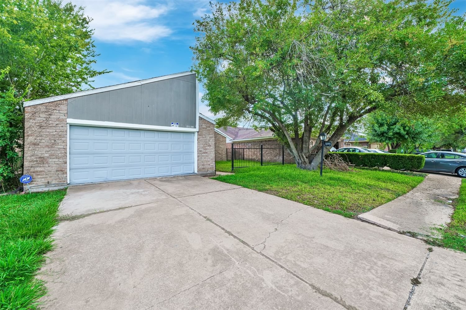 Real estate property located at 13311 Robinglen, Harris, Houston, TX, US