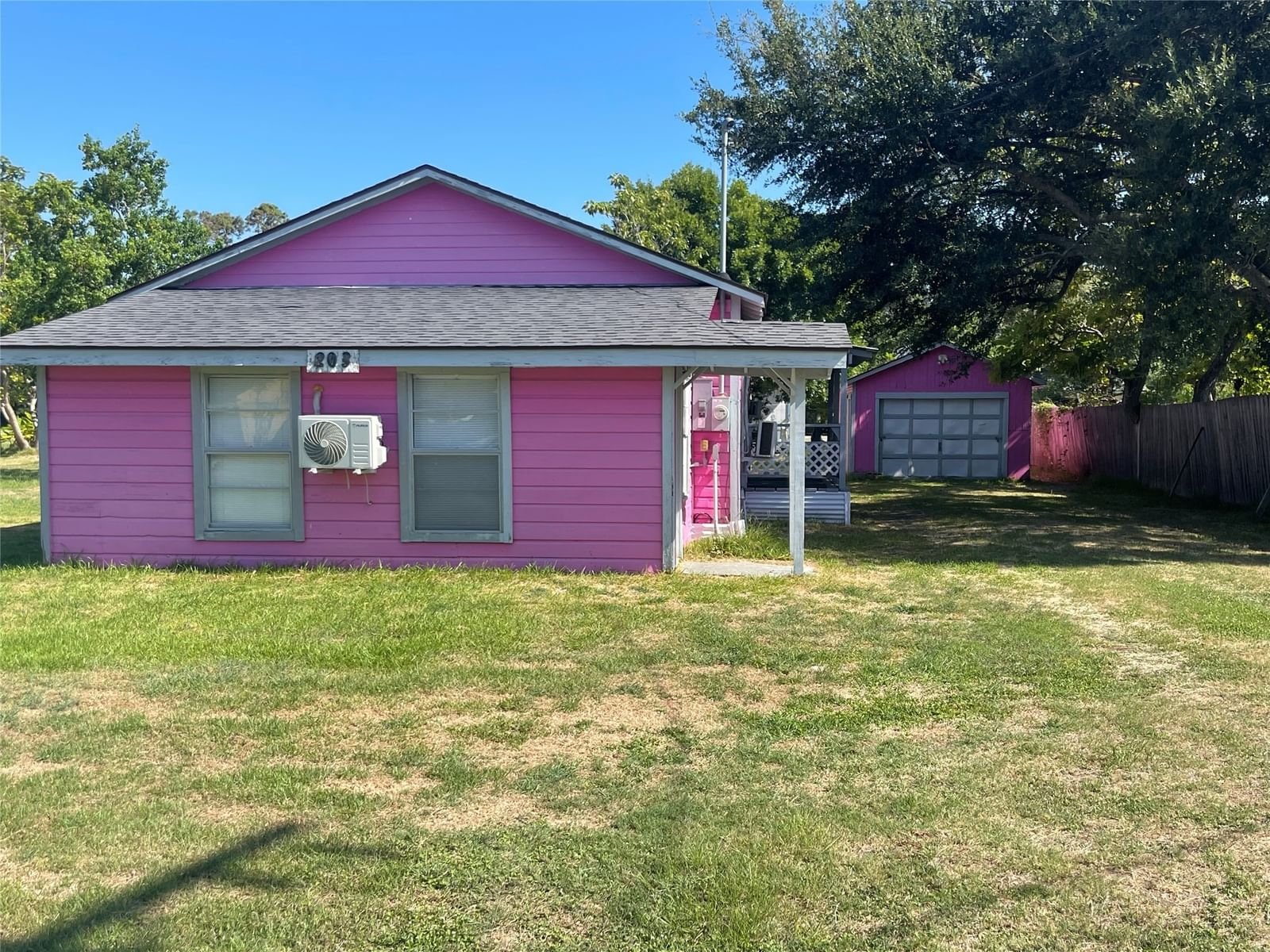 Real estate property located at 203 Mcneir, Chambers, South Shore Sub & First Add, Anahuac, TX, US