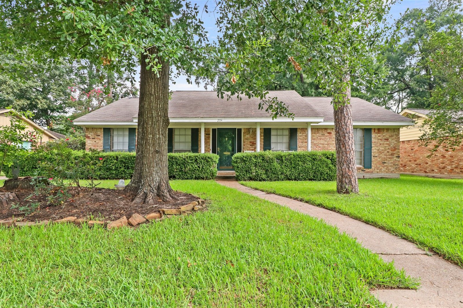 Real estate property located at 204 Oak Hollow, Montgomery, Conroe, TX, US