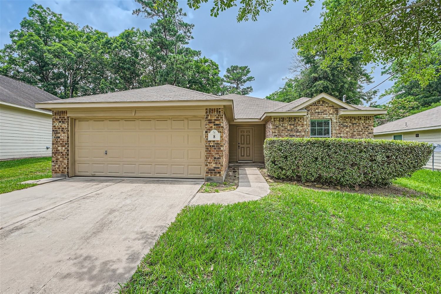 Real estate property located at 8 Shady Oak, Montgomery, Panorama-Apple Valley 02, Conroe, TX, US