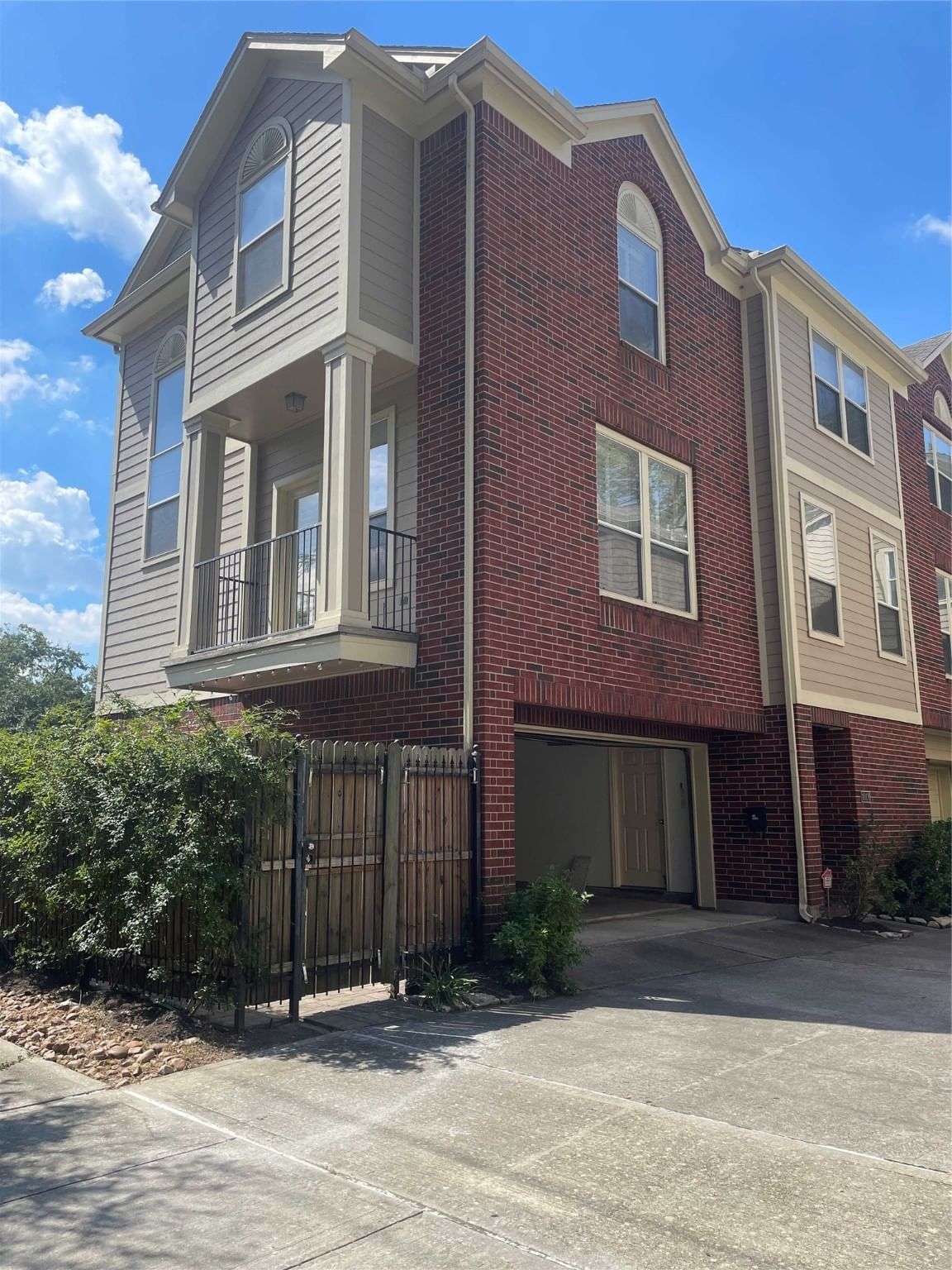 Real estate property located at 1018 Rochow, Harris, Rochow Street Twnhms Sec 02, Houston, TX, US