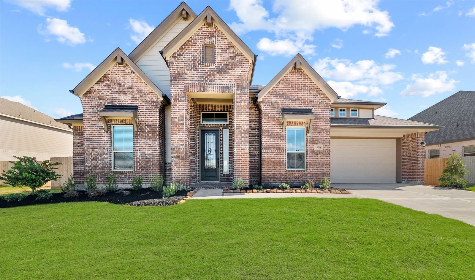 Real estate property located at 15214 Lakewood, Chambers, Lakes of Champions Estates, Mont Belvieu, TX, US