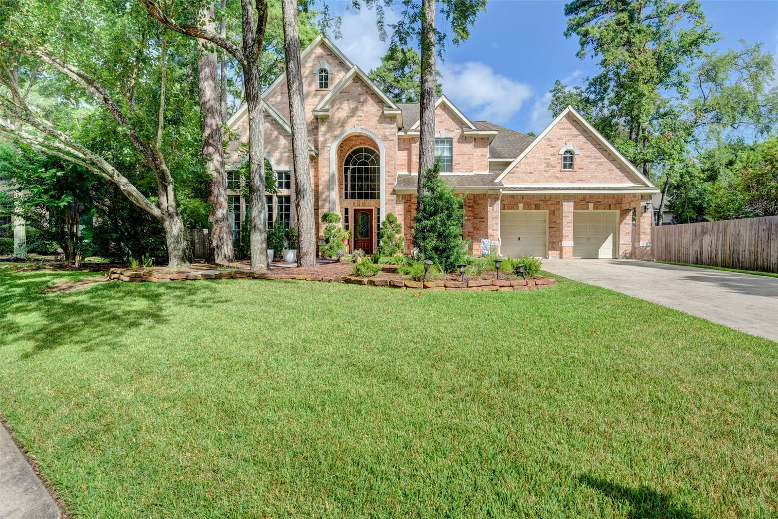 Real estate property located at 11 Greycrest, Montgomery, Wdlnds Village Alden Br 50, The Woodlands, TX, US