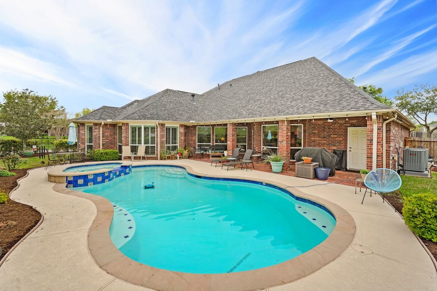 Real estate property located at 102 Rivercove Lane, Fort Bend, Rivers Edge, Richmond, TX, US