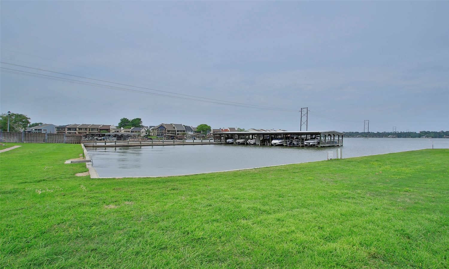 Real estate property located at 104 E Lakeview #104E, Montgomery, April Sound, Conroe, TX, US