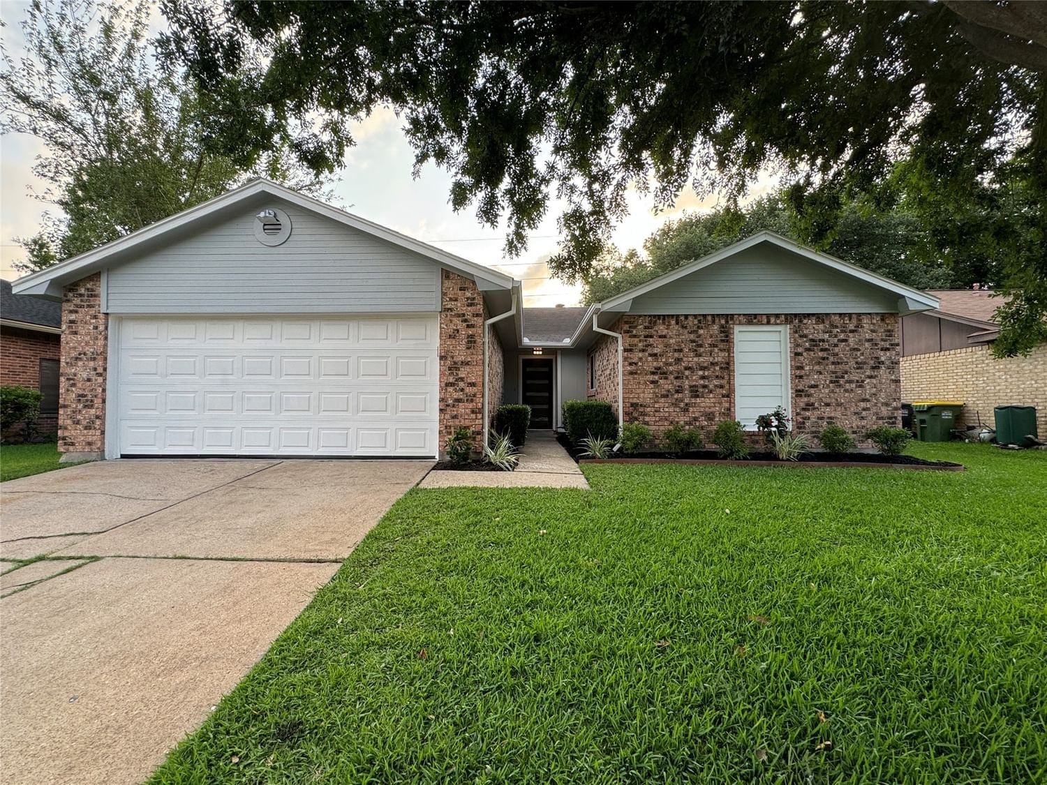 Real estate property located at 1110 Woodbridge, Brazoria, Southdown Sub, Pearland, TX, US
