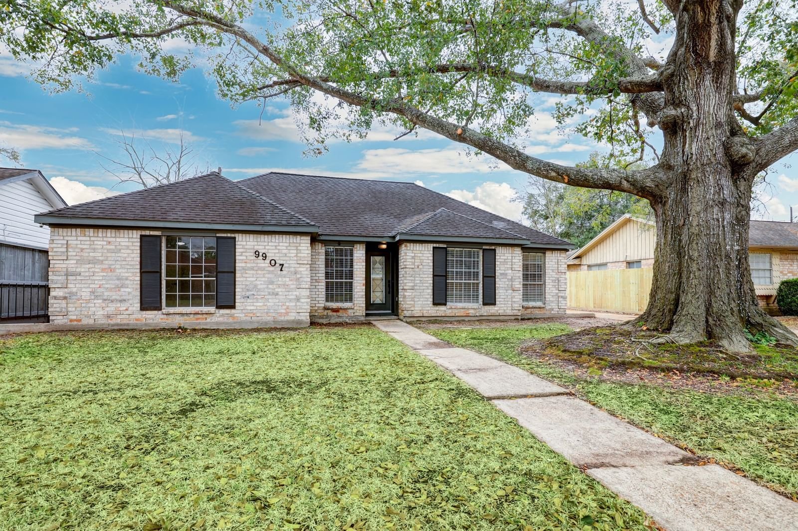 Real estate property located at 9907 Greencreek, Harris, Woodedge Village, Houston, TX, US