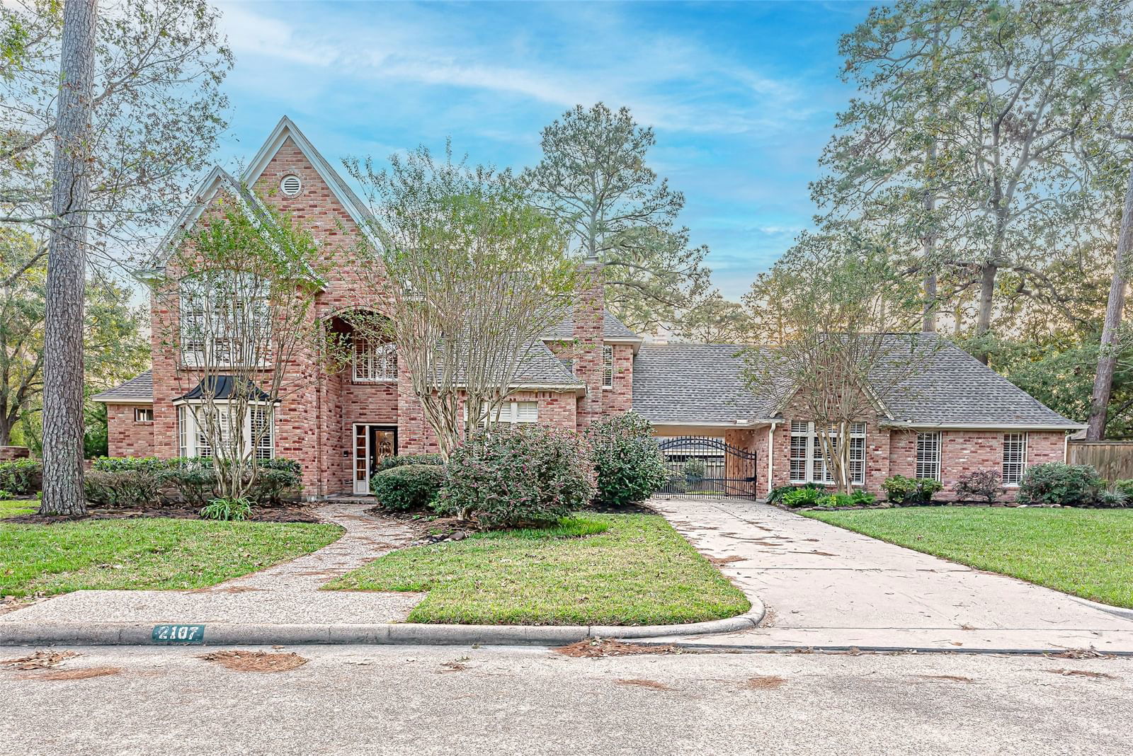 Real estate property located at 2107 Hickory Park, Harris, Kings Point Village, Kingwood, TX, US