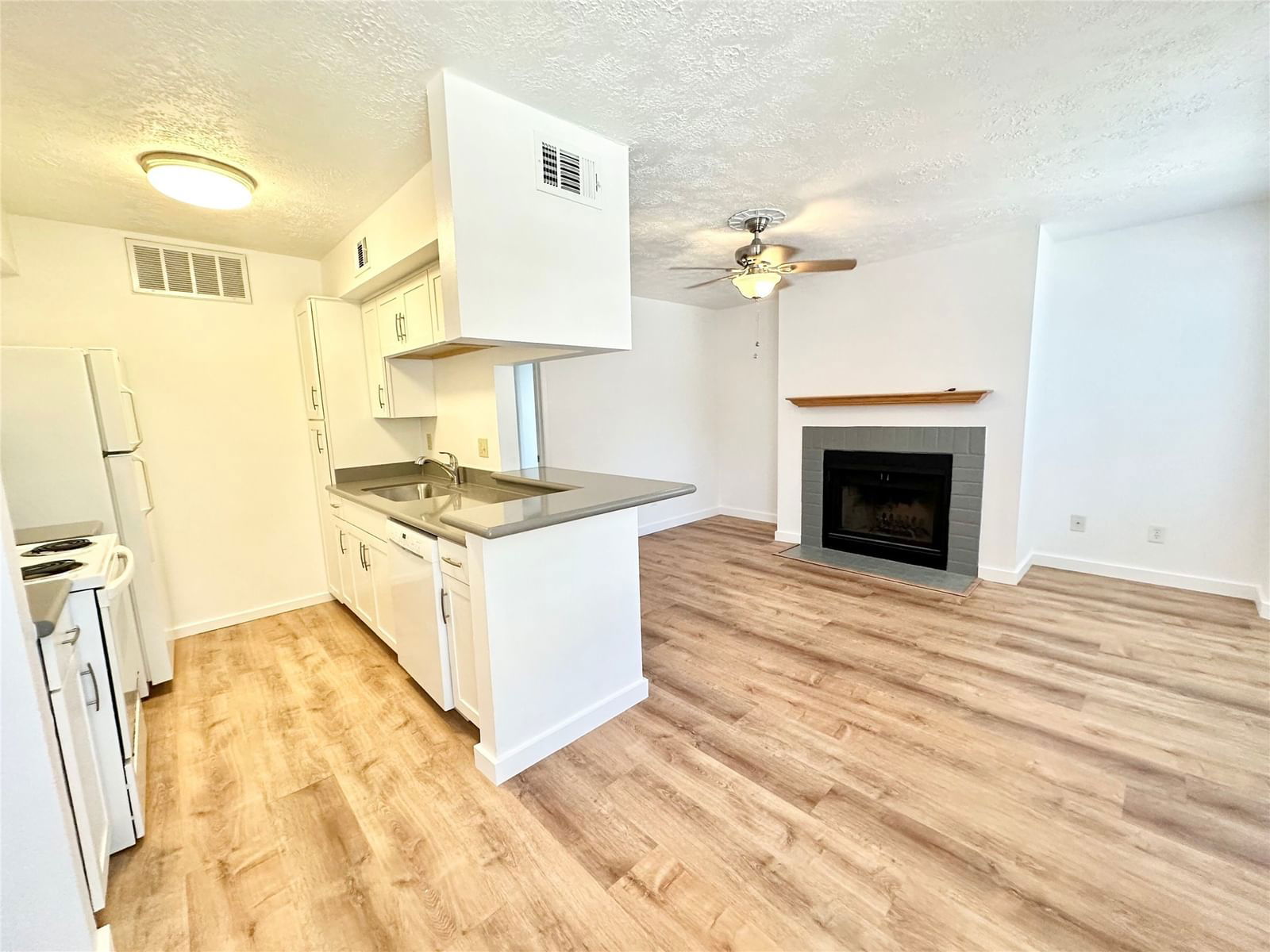 Real estate property located at 4441 Old College #8206, Brazos, Village On The Creek Condos, Bryan, TX, US