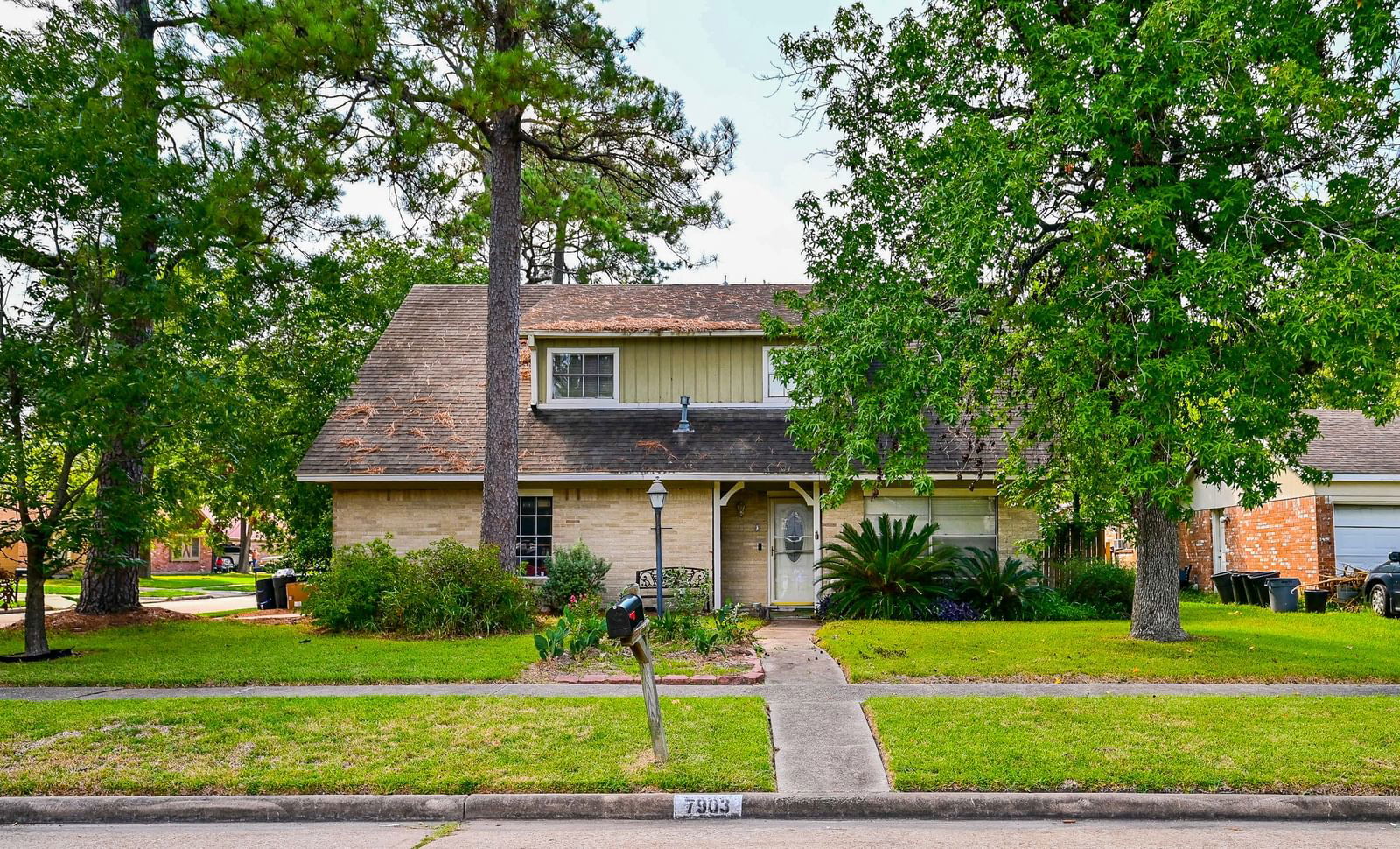 Real estate property located at 7903 Ledgewood, Harris, Royalwood Sec 02 R/P, Houston, TX, US