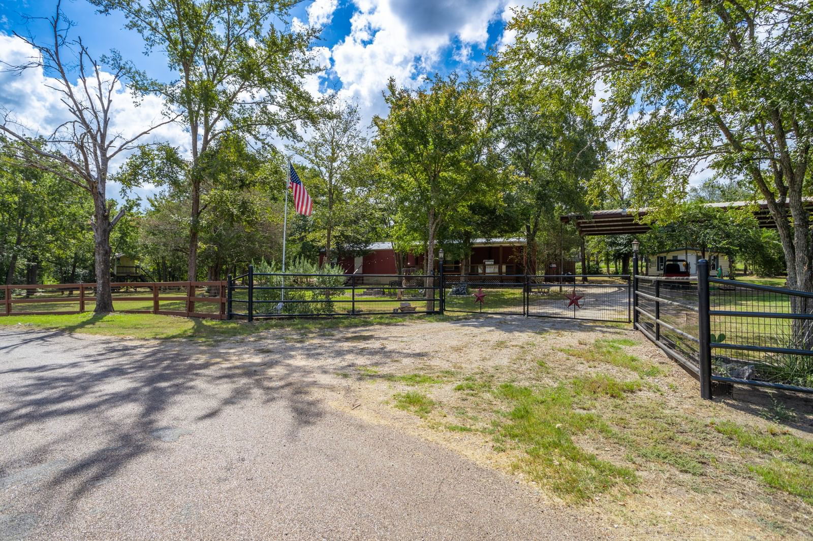 Real estate property located at 212 Hill Loop, Burleson, Somerville Place, Somerville, TX, US