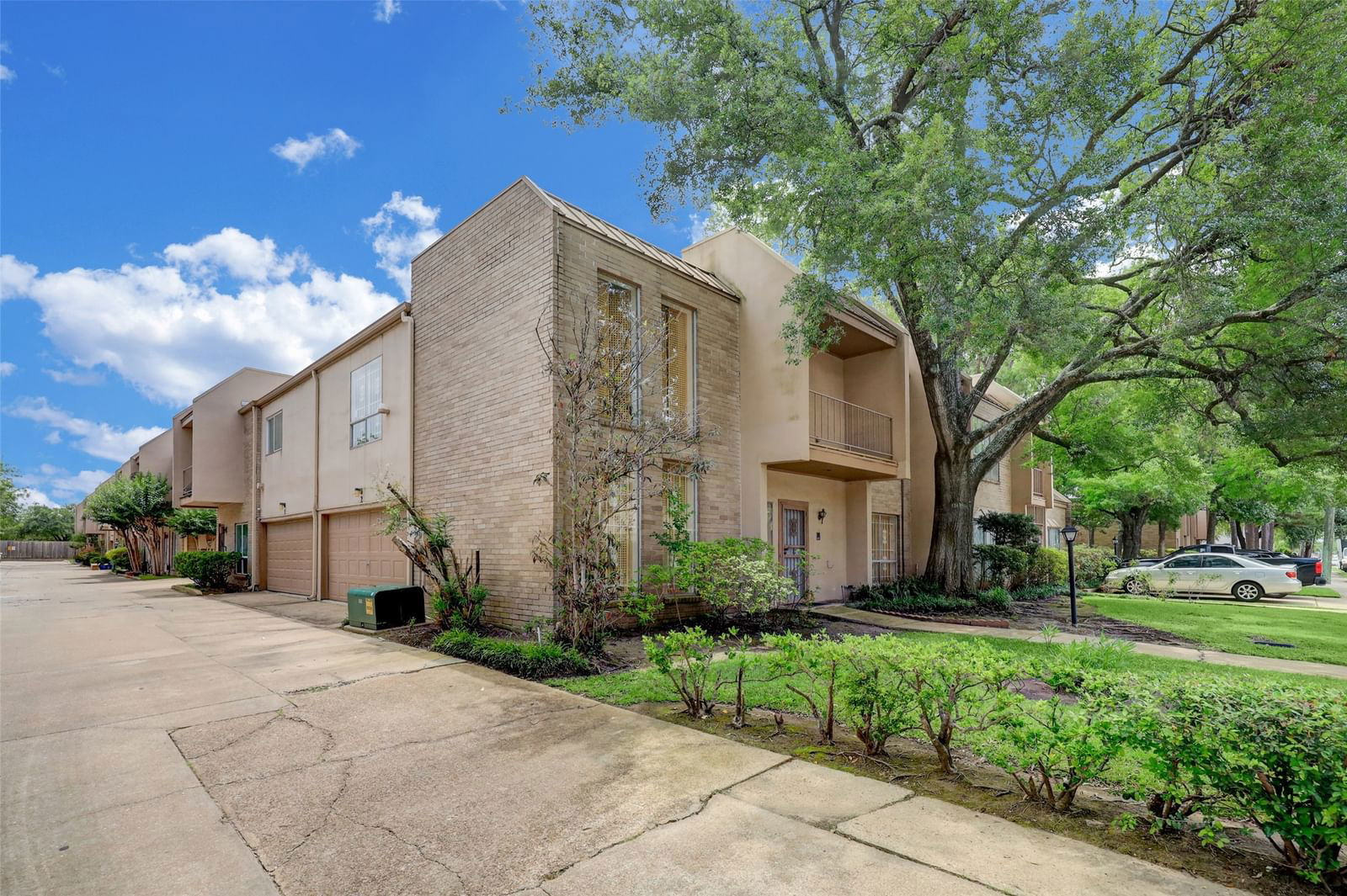 Real estate property located at 1115 Augusta #2, Harris, Augusta Square Condo, Houston, TX, US