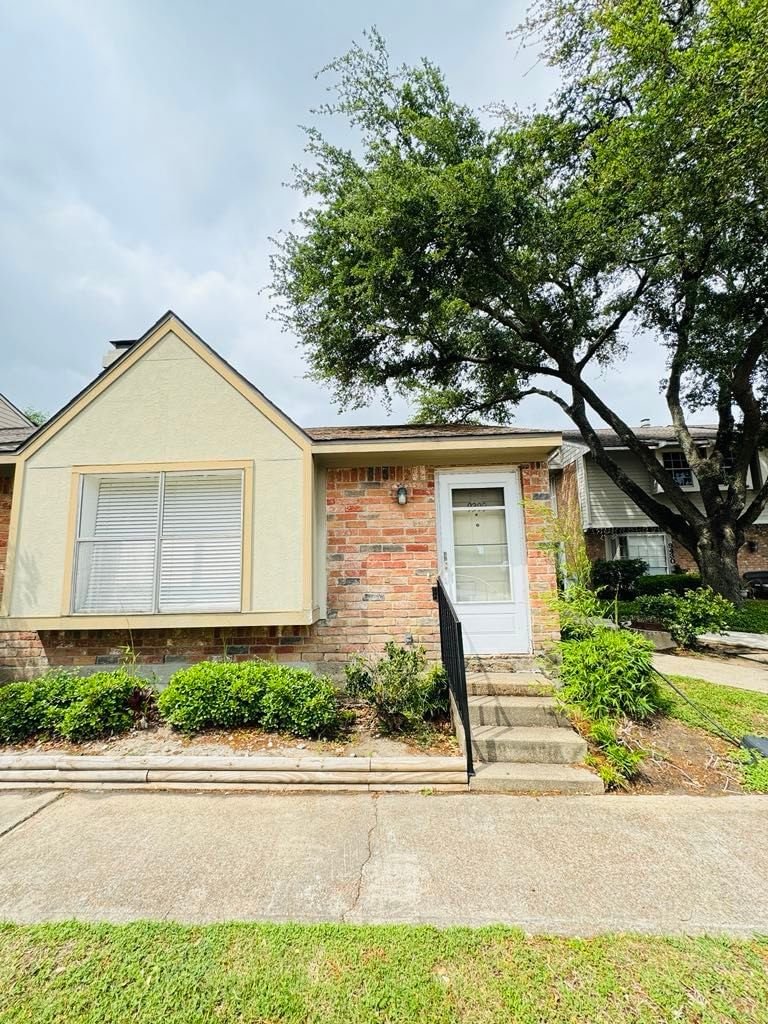 Real estate property located at 9399 Westwood Village #61, Harris, Westwood Village Sec 05, Houston, TX, US
