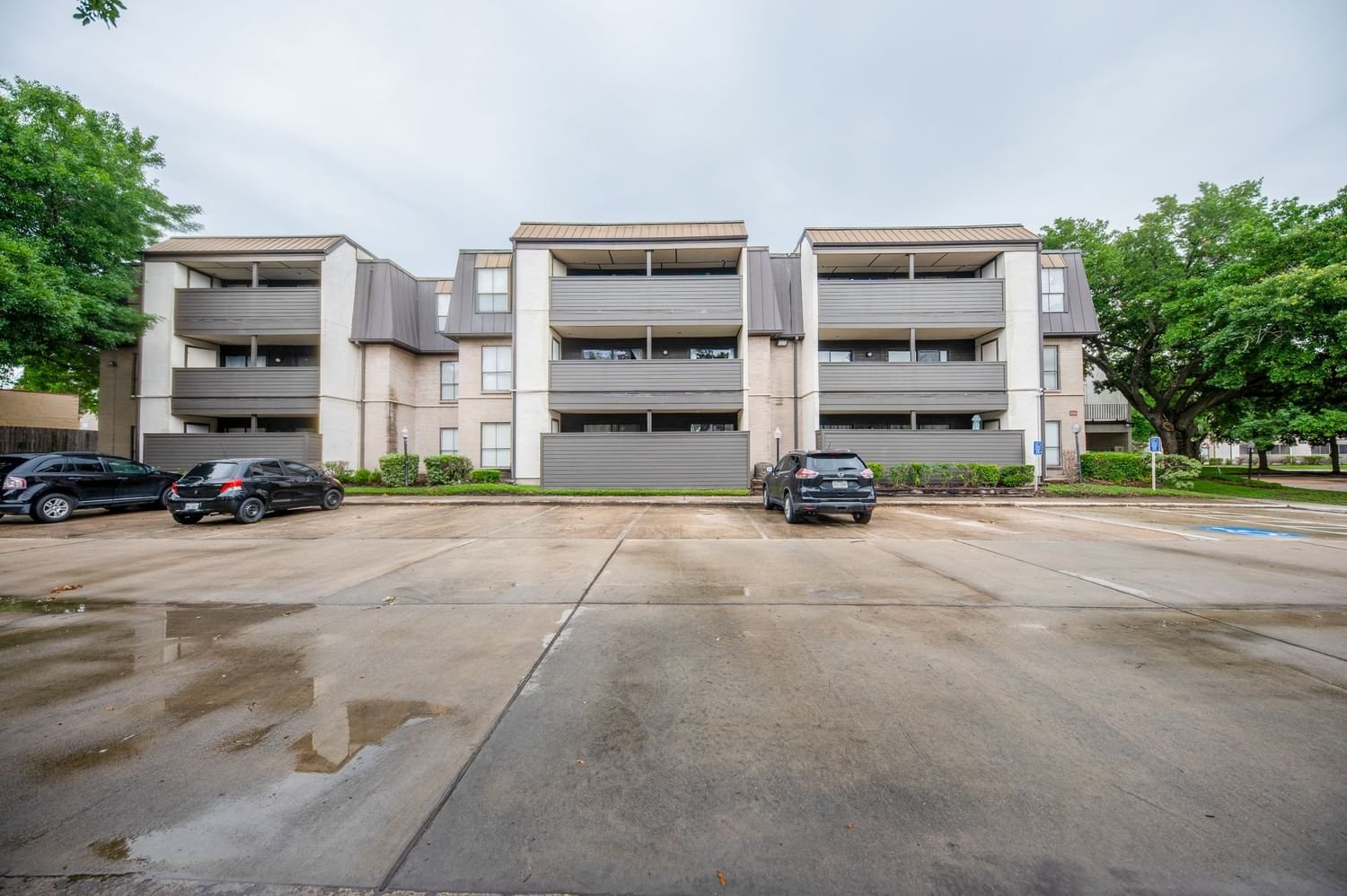 Real estate property located at 3005 Walnut Bend #32, Harris, River Stone Condo Ph 01, Houston, TX, US