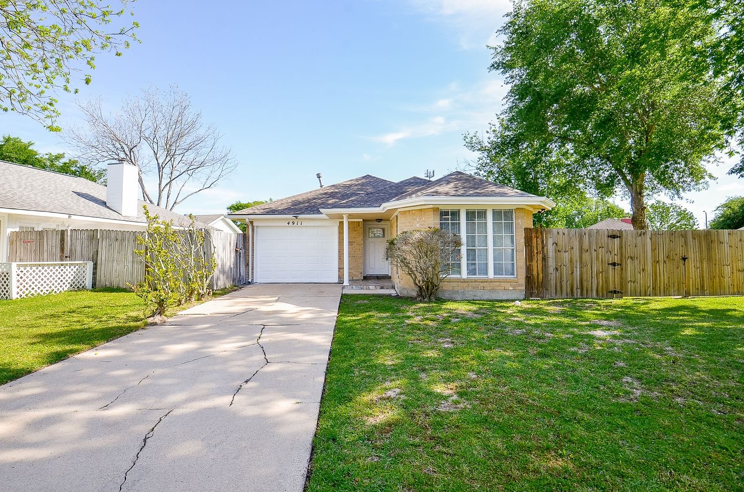 Real estate property located at 4911 Dogwood, Fort Bend, Greenwood Sec 2, Rosenberg, TX, US