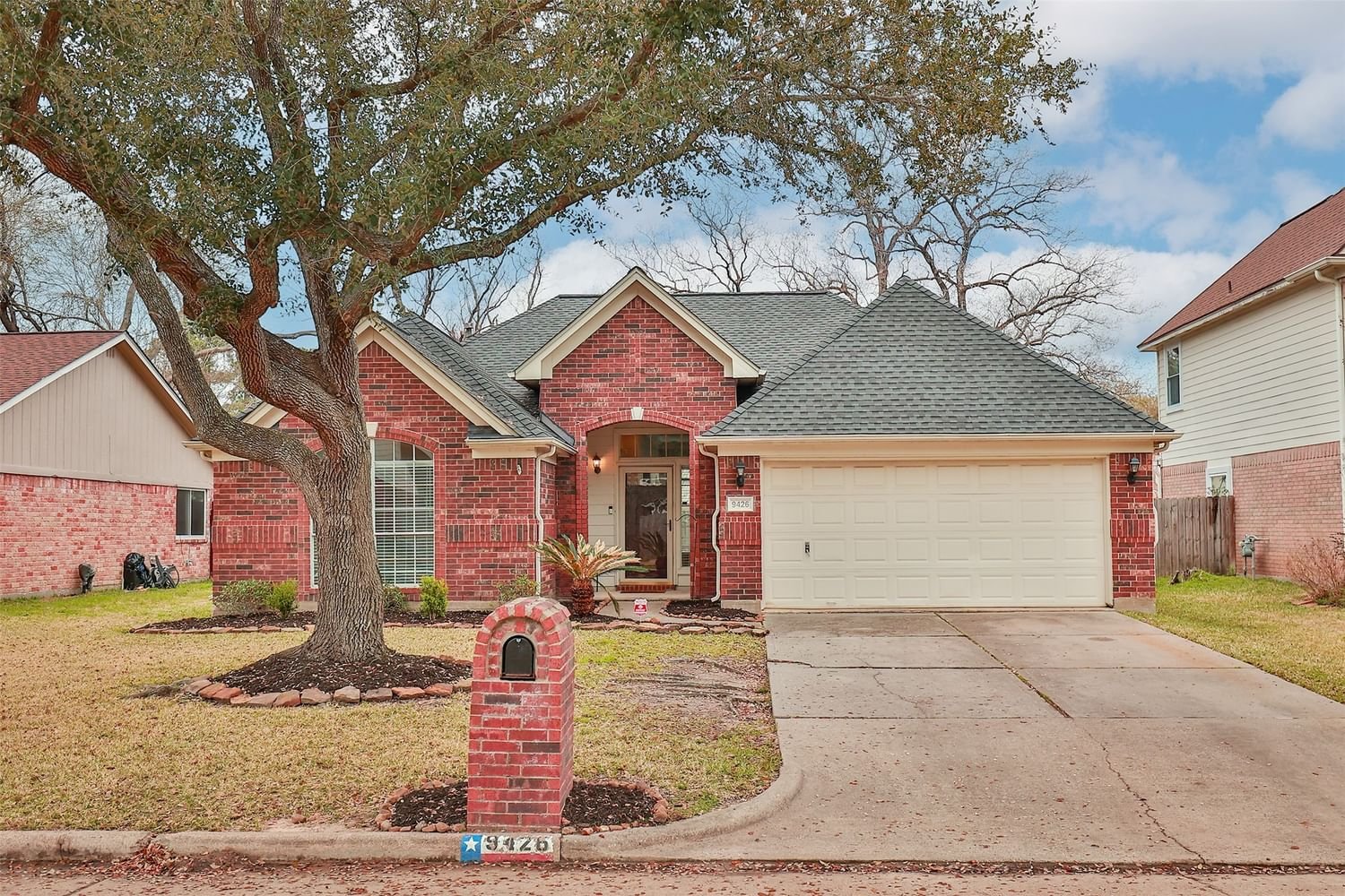 Real estate property located at 9426 Tallow Tree, Harris, Charterwood, Houston, TX, US