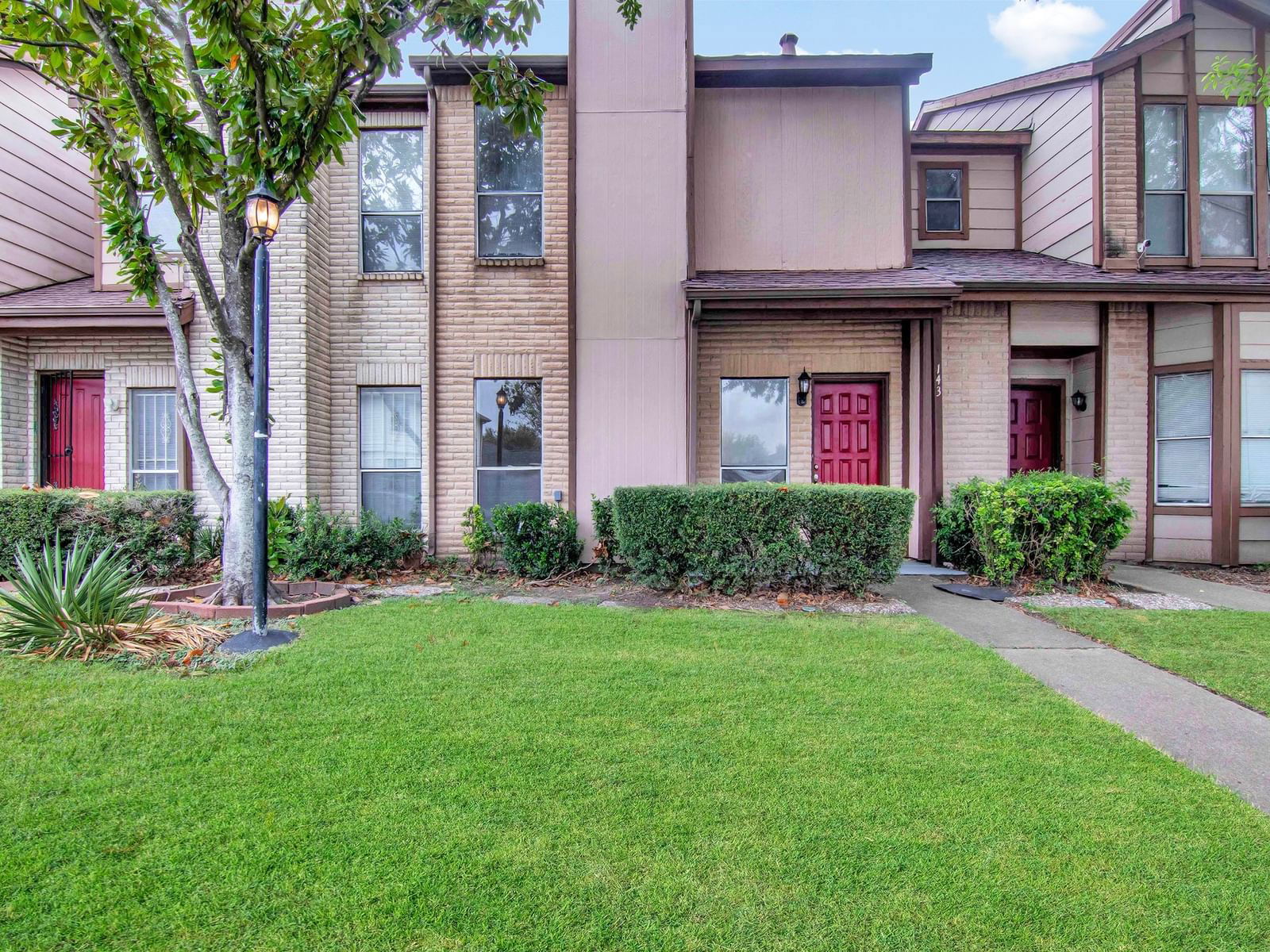 Real estate property located at 12500 Brookglade #143, Harris, New Leaf Place T/H  U/R, Houston, TX, US