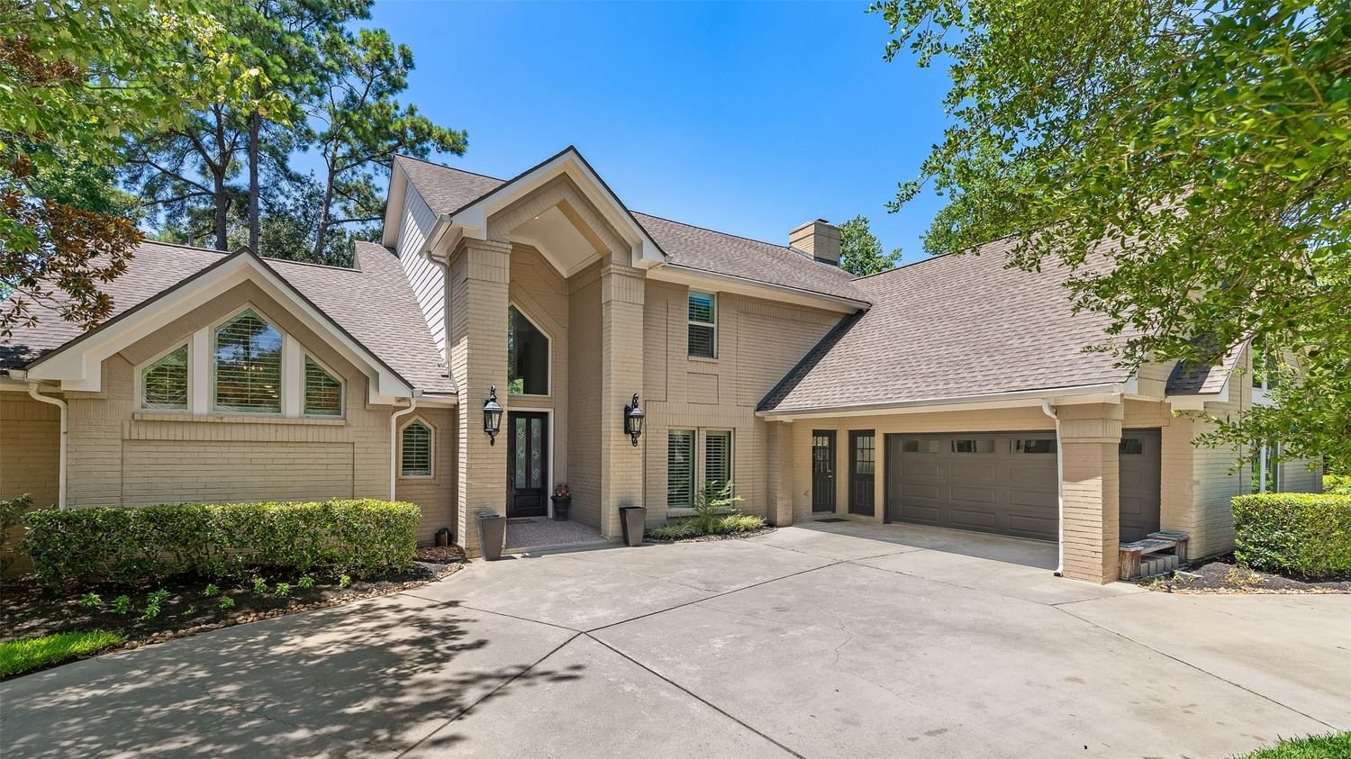 Real estate property located at 114 Golden Shadow, Montgomery, The Woodlands, TX, US