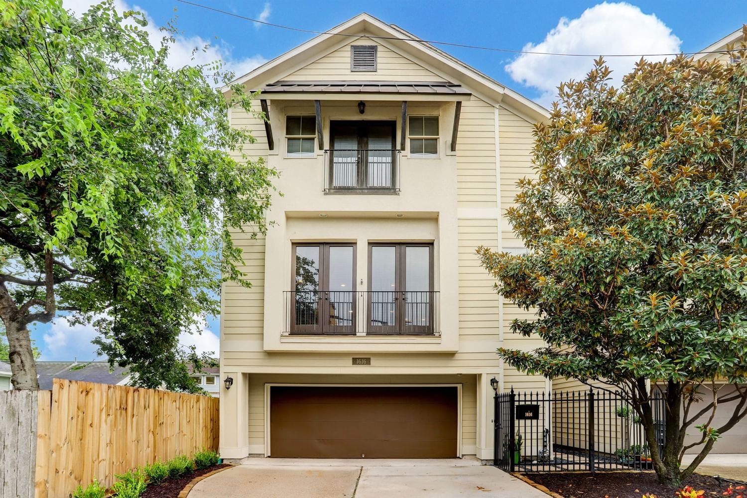 Real estate property located at 1616 W 14th Street, Harris, Houston, TX, US