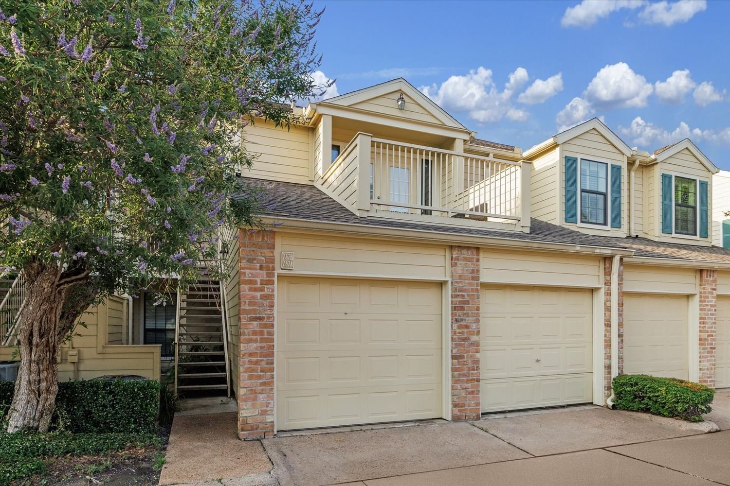 Real estate property located at 737 Bering B, Harris, Woodway Crossing Condo, Houston, TX, US