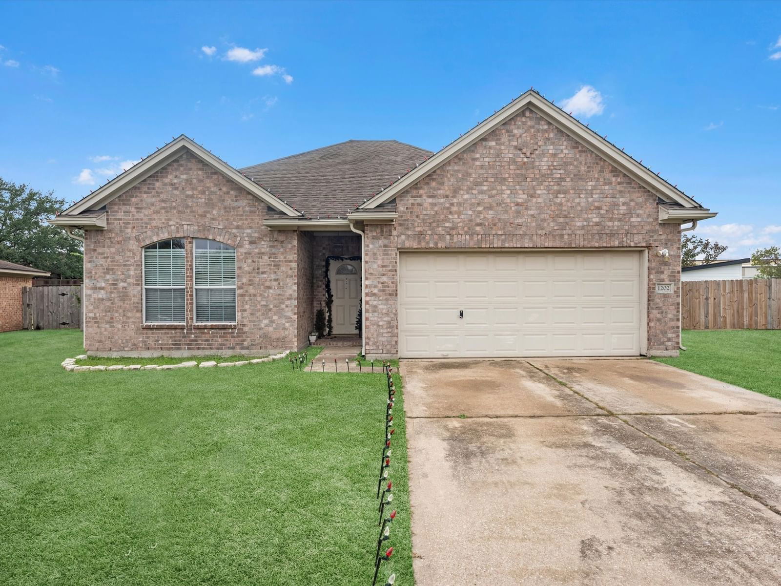 Real estate property located at 1202 Travis, Harris, Monument Estates Sec 01, La Porte, TX, US