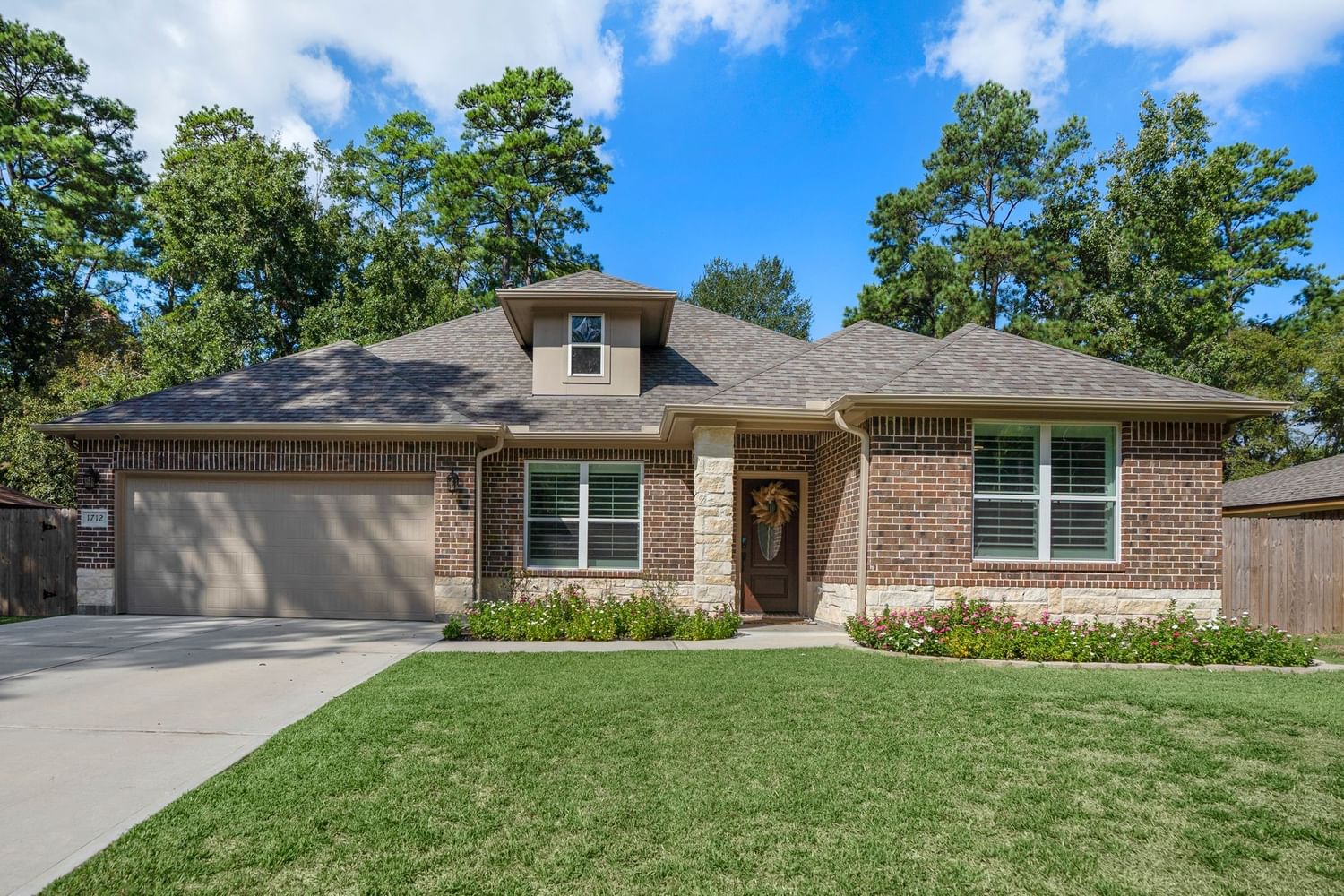 Real estate property located at 1712 Green Briar, Walker, Huntsville, TX, US