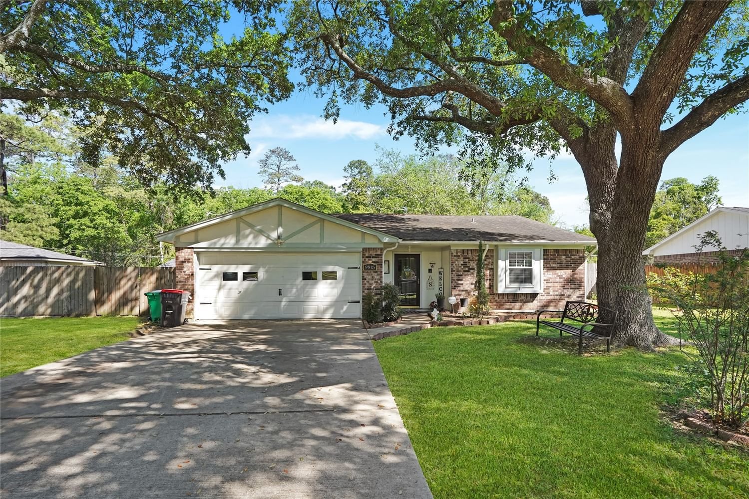 Real estate property located at 9915 Forest Hollow, Chambers, Pinehurst Sub, Baytown, TX, US