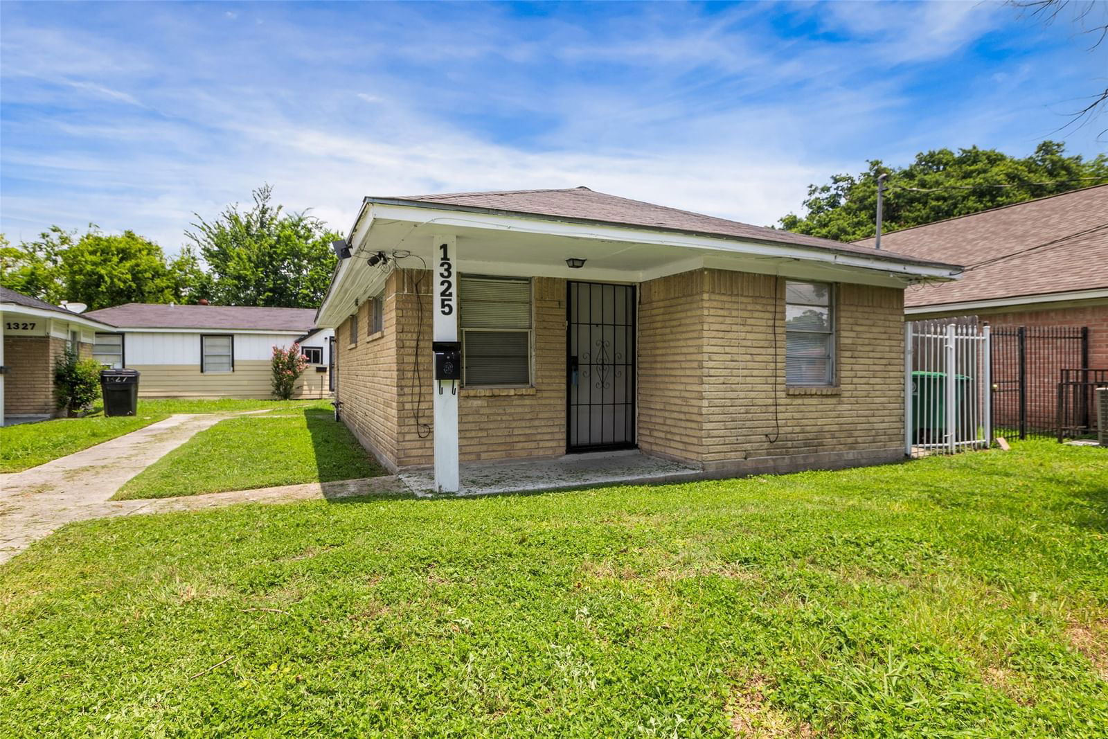 Real estate property located at 1325 32nd 1/2, Harris, East Independence Heights, Houston, TX, US