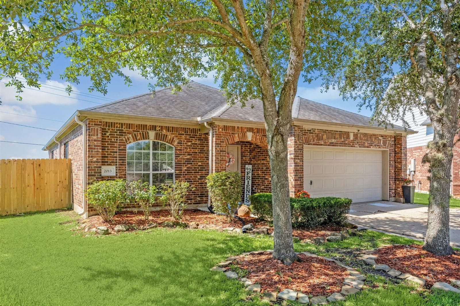 Real estate property located at 2013 Foxglove Oaks, Brazoria, The Lakes At Highland Glen Sec, Pearland, TX, US