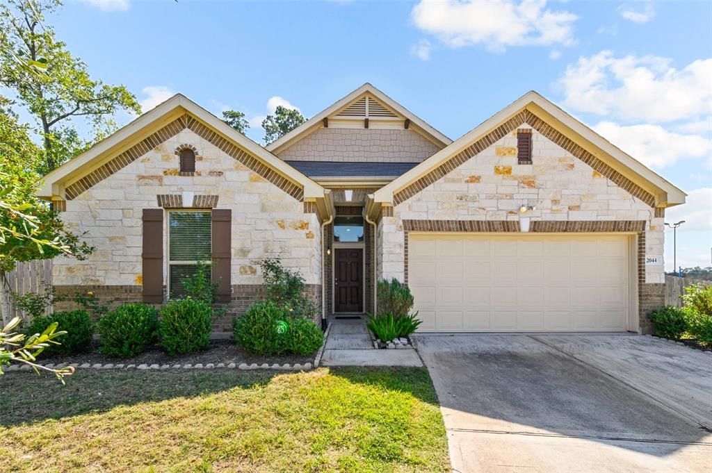 Real estate property located at 2044 Elkington Circle, Montgomery, Wedgewood Falls, Conroe, TX, US