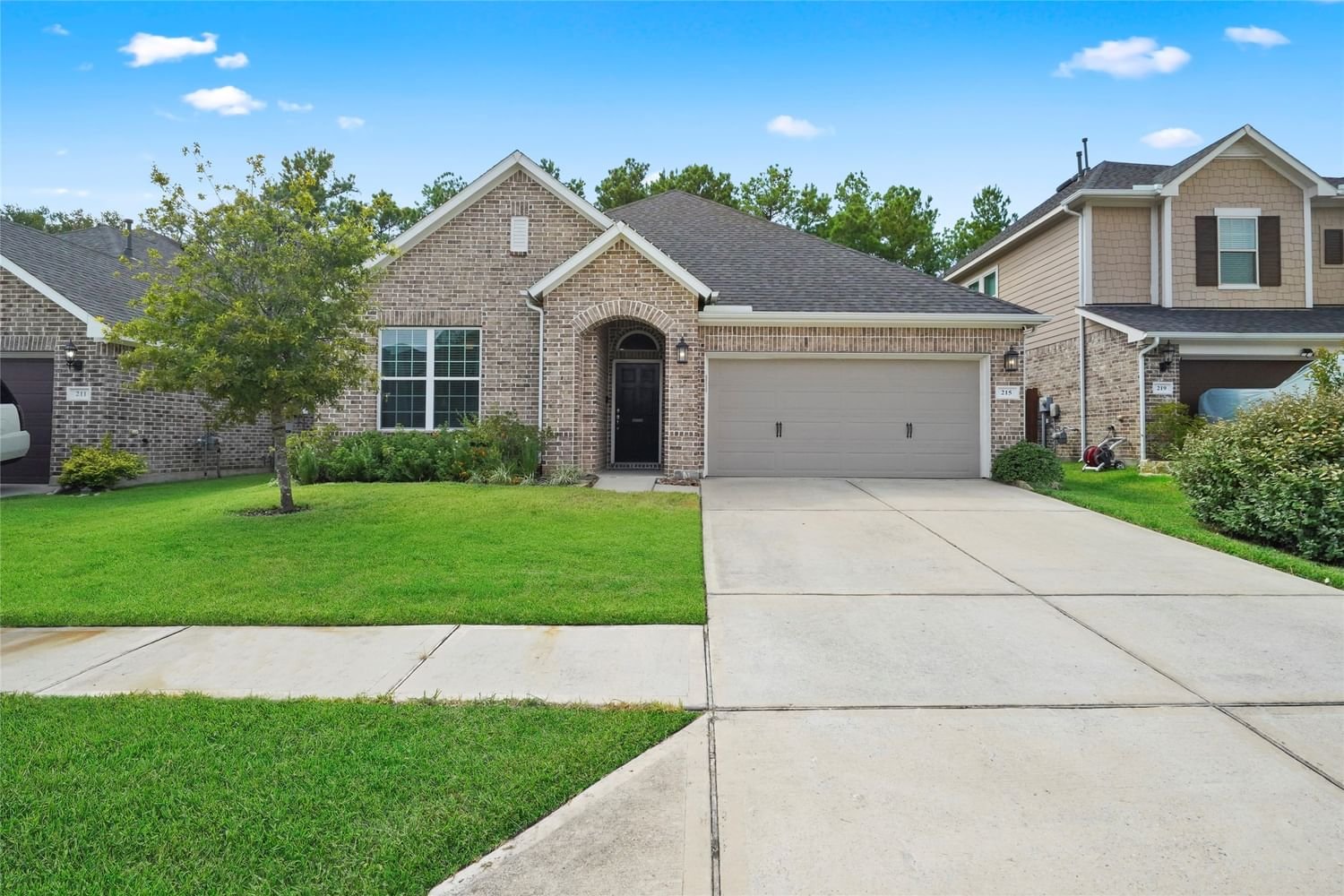 Real estate property located at 215 Pleasant Hill, Montgomery, Hills Of Westlake, Conroe, TX, US