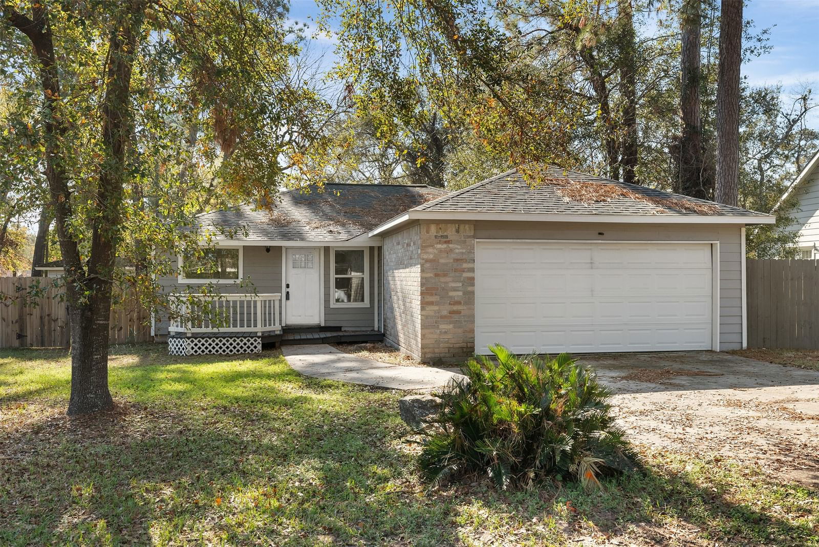 Real estate property located at 607 Cactus, Montgomery, Lake Chateau Woods 04, Conroe, TX, US