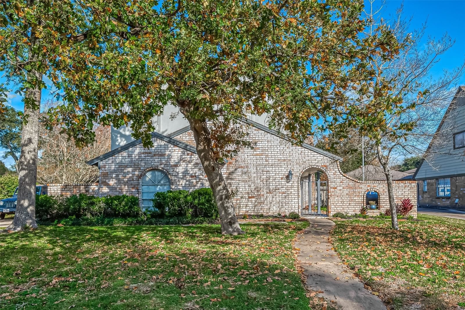 Real estate property located at 4331 Willow Hill, Harris, Clear Lake Forest Sec 02, Taylor Lake Village, TX, US