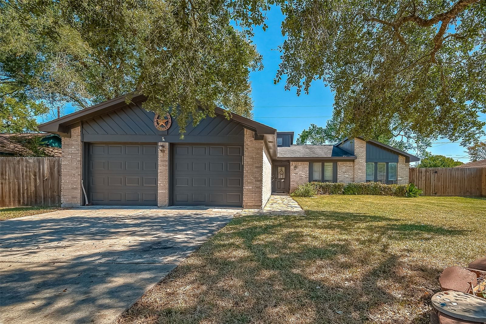 Real estate property located at 7418 Willow Oak, Chambers, Pinehurst Sub, Baytown, TX, US