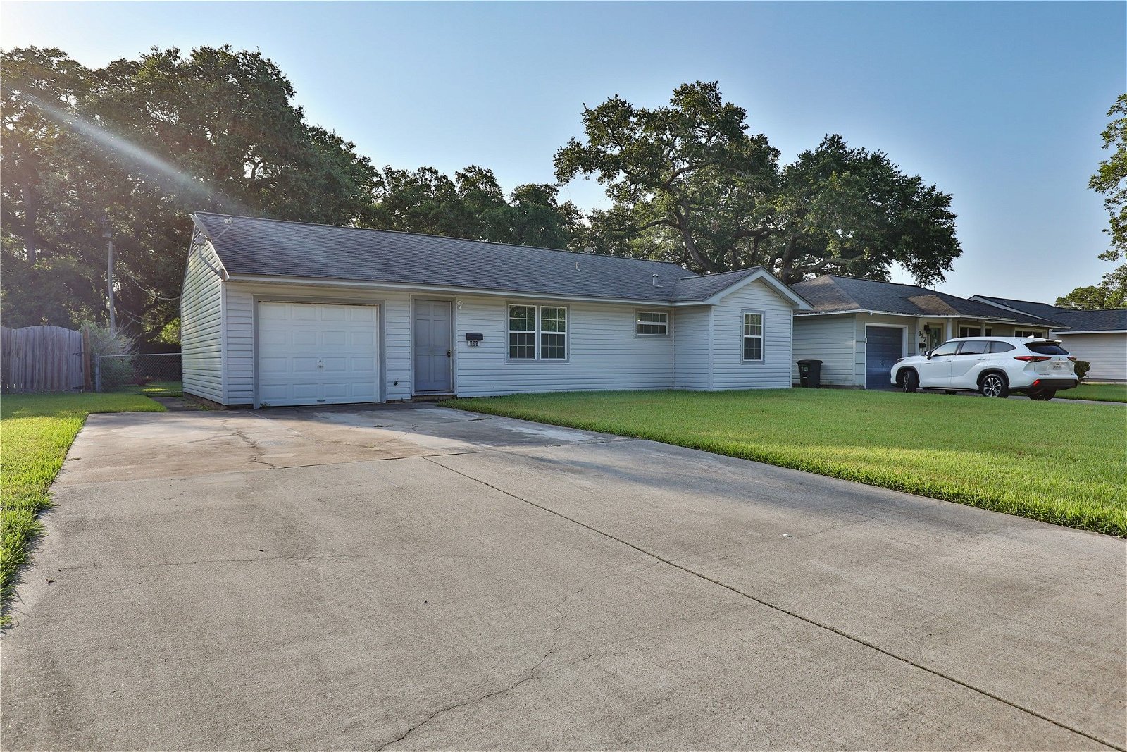 Real estate property located at 325 Redwood, Brazoria, Lake Jackson, TX, US