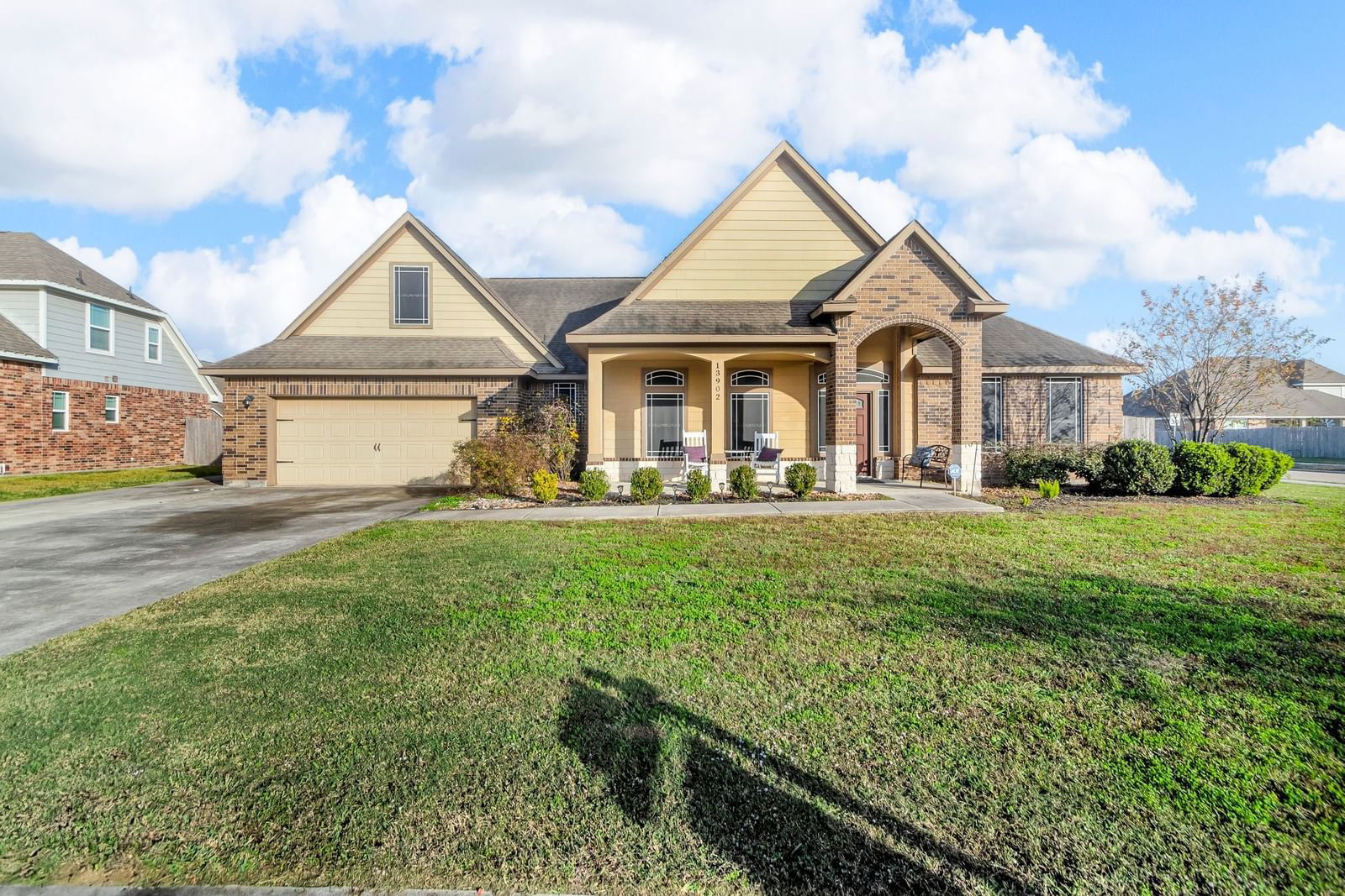 Real estate property located at 13902 Belmont, Chambers, Lakes/Champion Estates Sec 2a, Mont Belvieu, TX, US