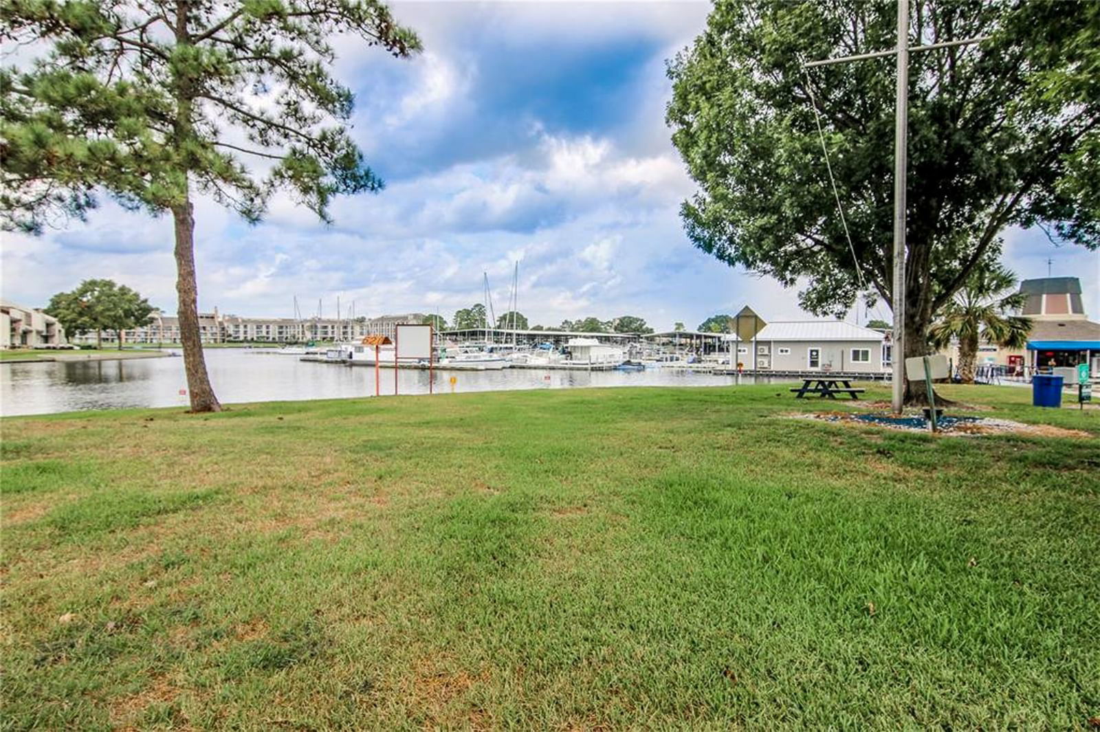 Real estate property located at 12100 Melville #402D, Montgomery, Walden Marine Vistas, Montgomery, TX, US