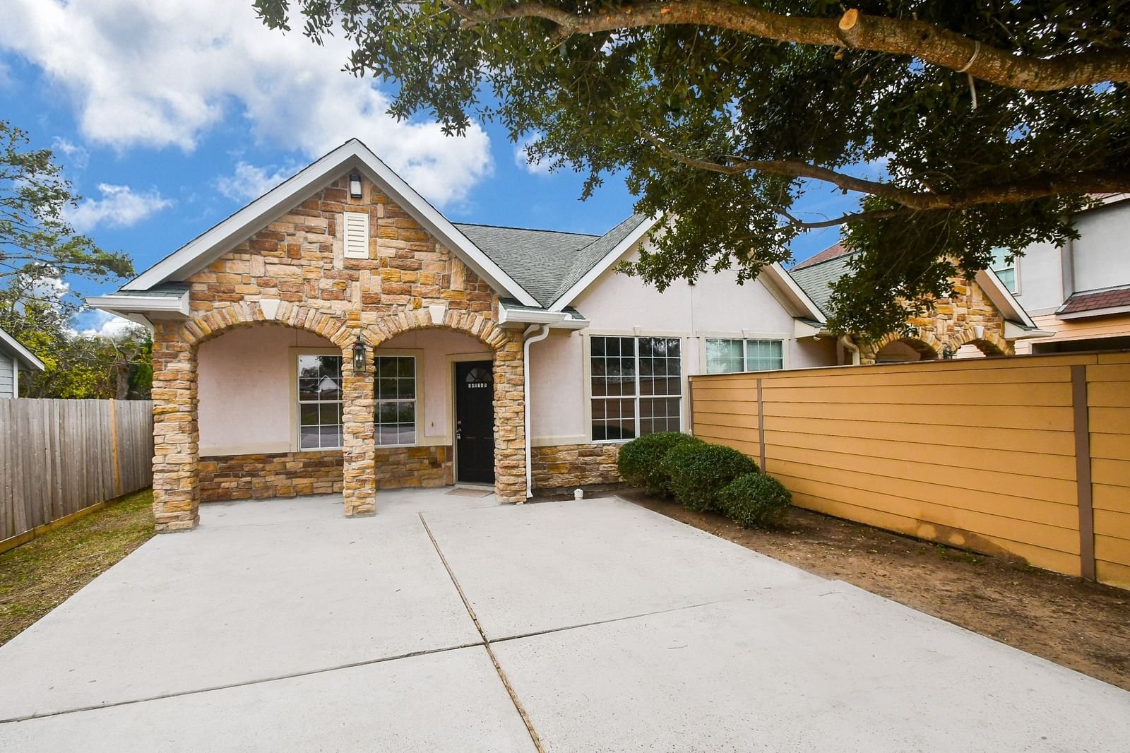 Real estate property located at 14914 Honey B, Fort Bend, South Main Plaza, Houston, TX, US