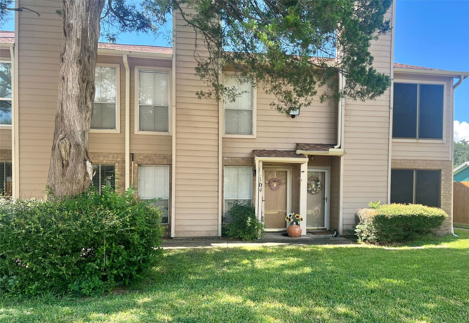 Real estate property located at 1505 Ward #104, Harris, Walnut Ridge Condo, Baytown, TX, US