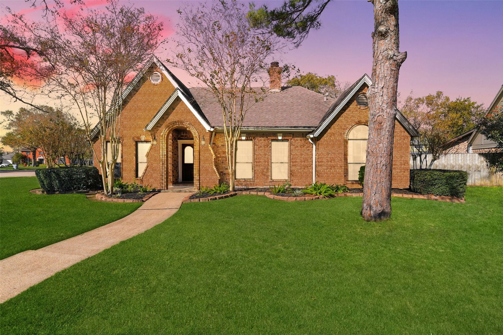 Real estate property located at 1110 Twin Oaks, Galveston, Falcon Ridge, Friendswood, TX, US