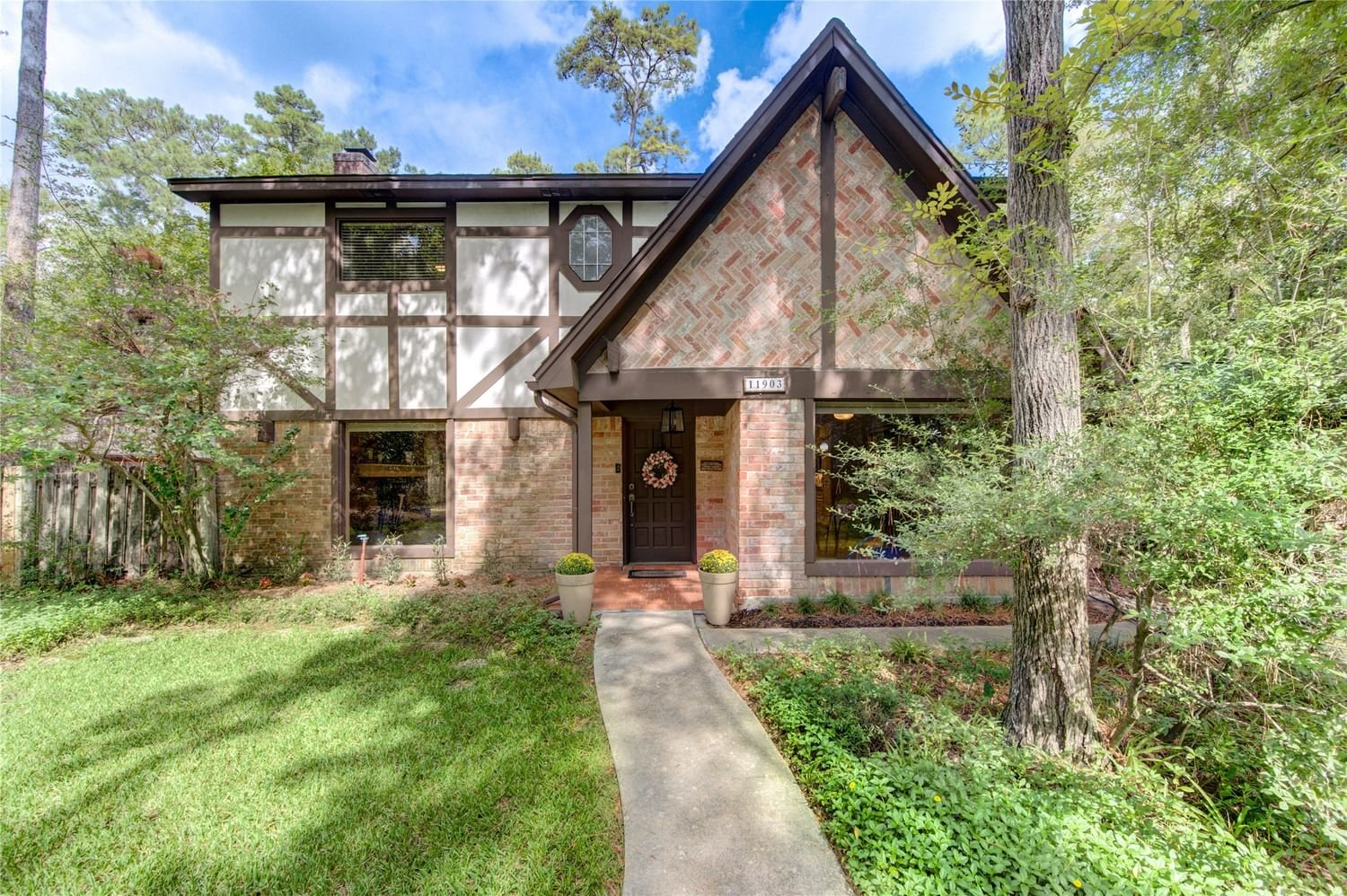 Real estate property located at 11903 Blackjack Oak, Montgomery, The Woodlands, TX, US