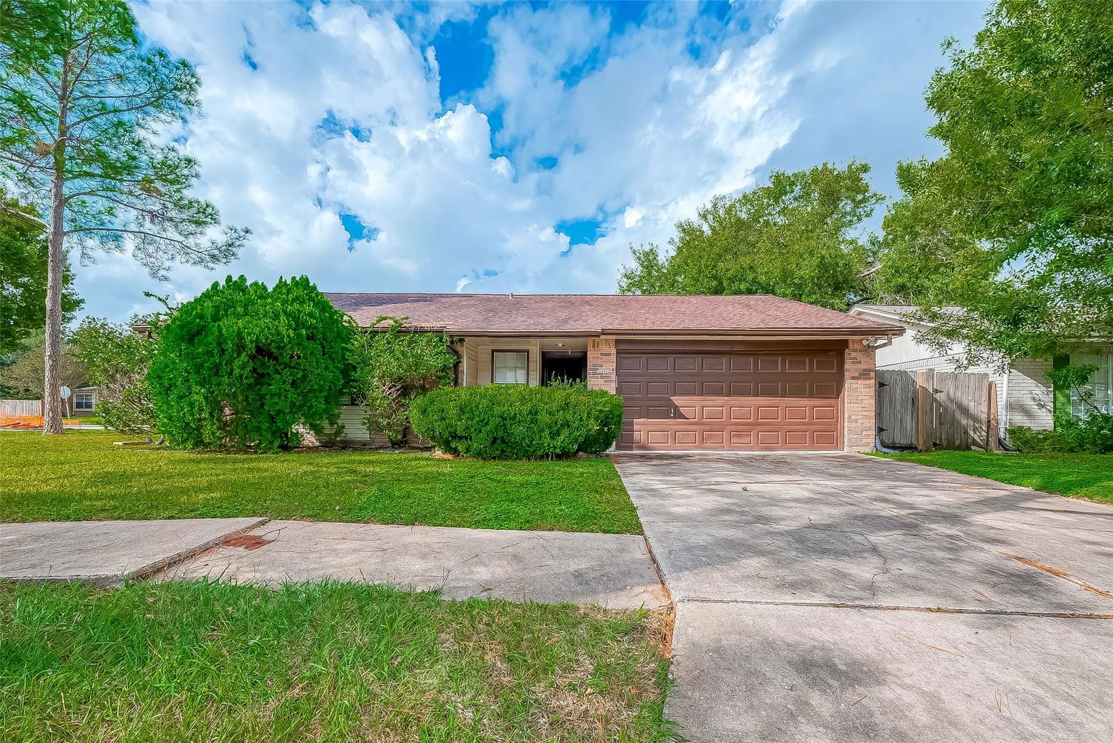 Real estate property located at 10342 King Ranch Ln, Fort Bend, TOWNEWEST, Sugar Land, TX, US