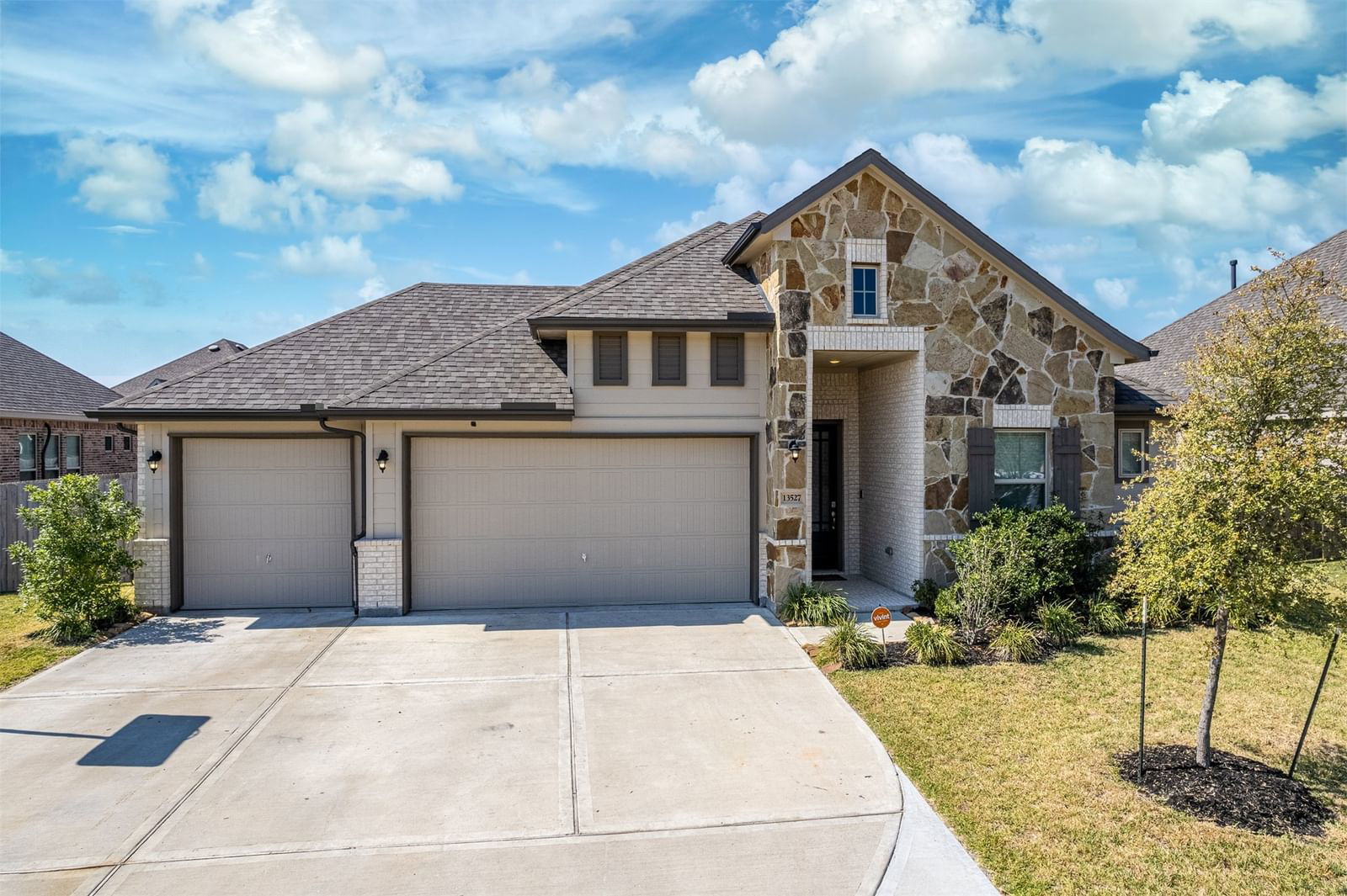 Real estate property located at 13527 Summer Winds, Chambers, St Augustine Mdws Sub Sec 2, Dayton, TX, US