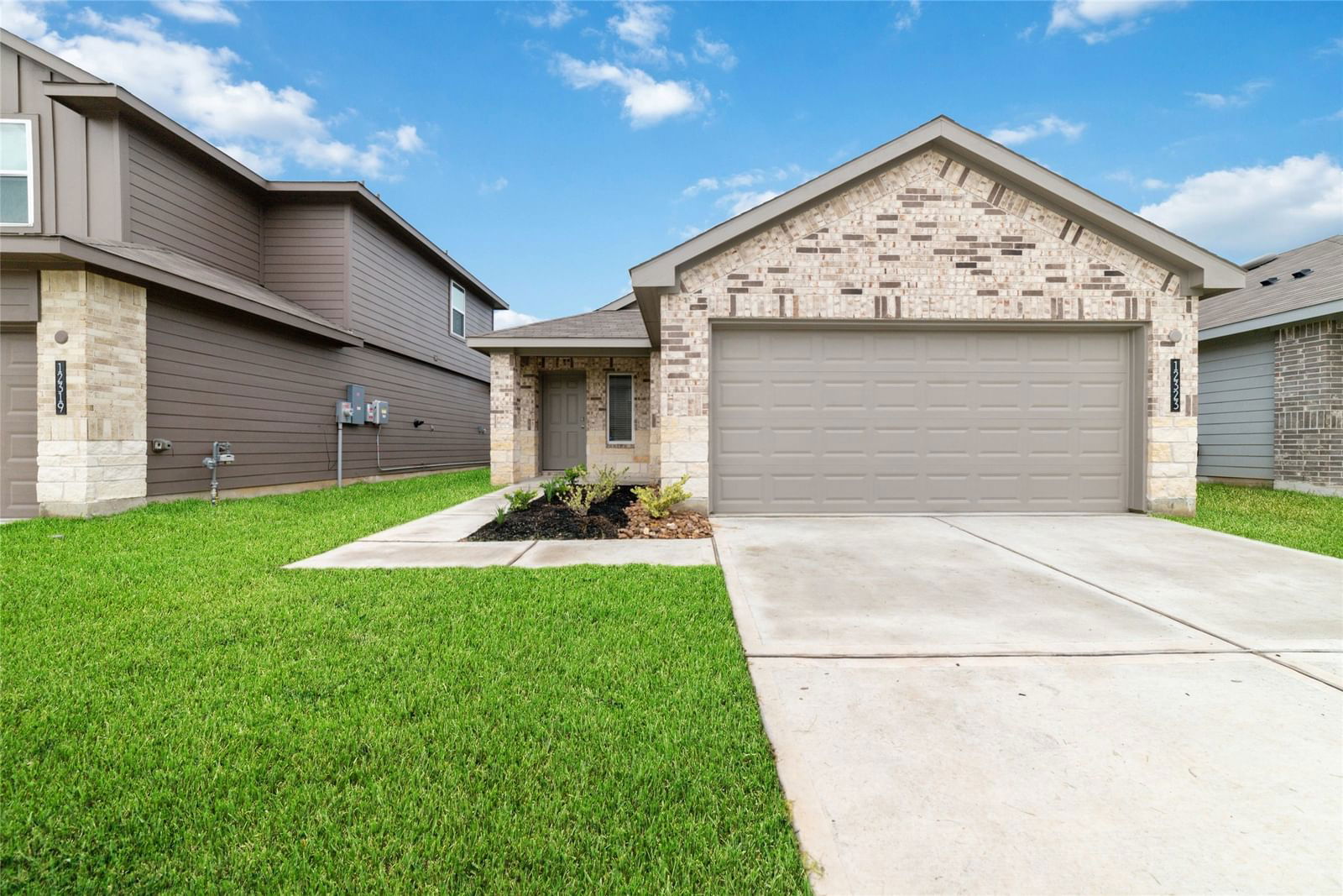 Real estate property located at 12323 Morning Vista Drive, Harris, Legacy Park, Houston, TX, US