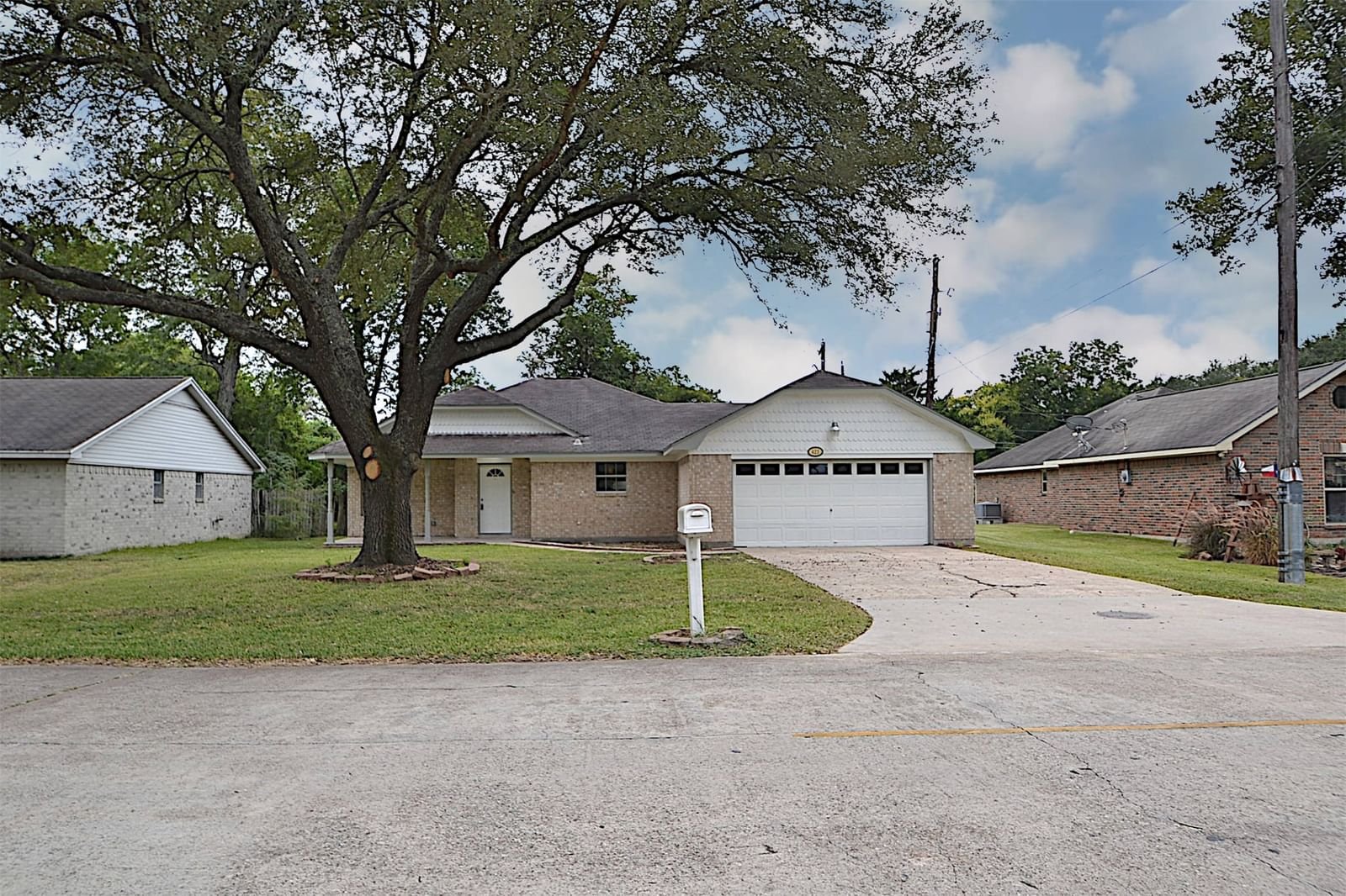 Real estate property located at 423 Highland Woods, Harris, Highland Woods, Highlands, TX, US