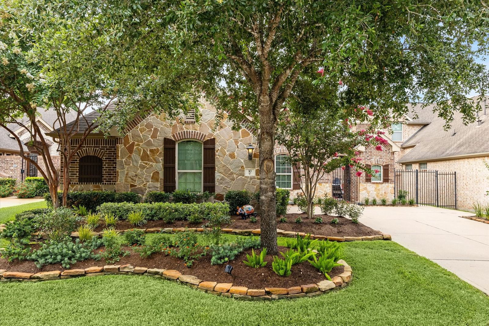 Real estate property located at 10 Chase Mills, Harris, The Woodlands Creekside Park West 06, The Woodlands, TX, US