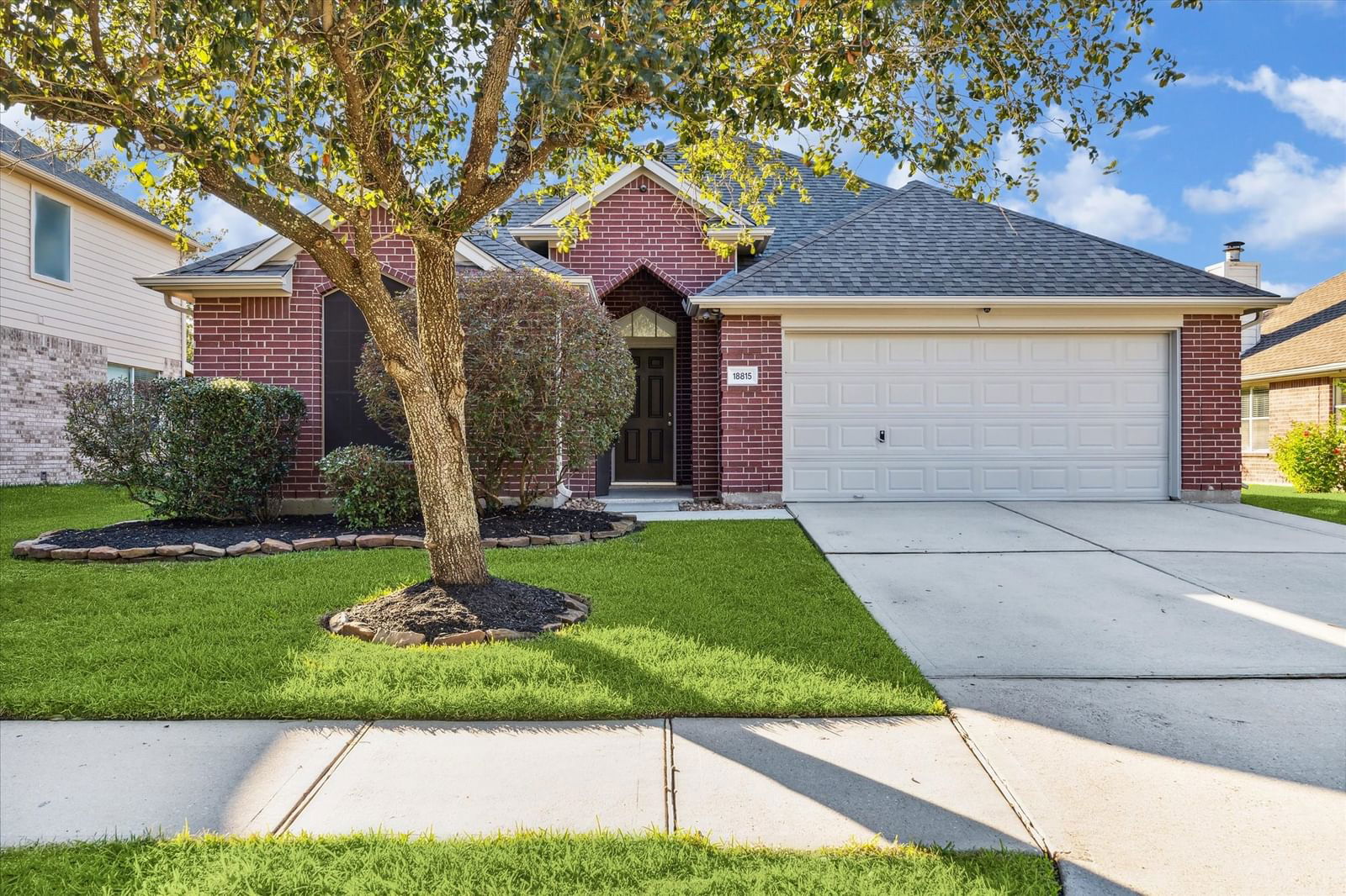 Real estate property located at 18815 Woodbreeze, Harris, Atascocita South, Humble, TX, US