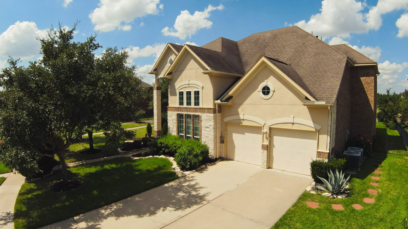 Real estate property located at 25722 Oakwood Knoll, Fort Bend, Monterrey At Willowbend, Katy, TX, US