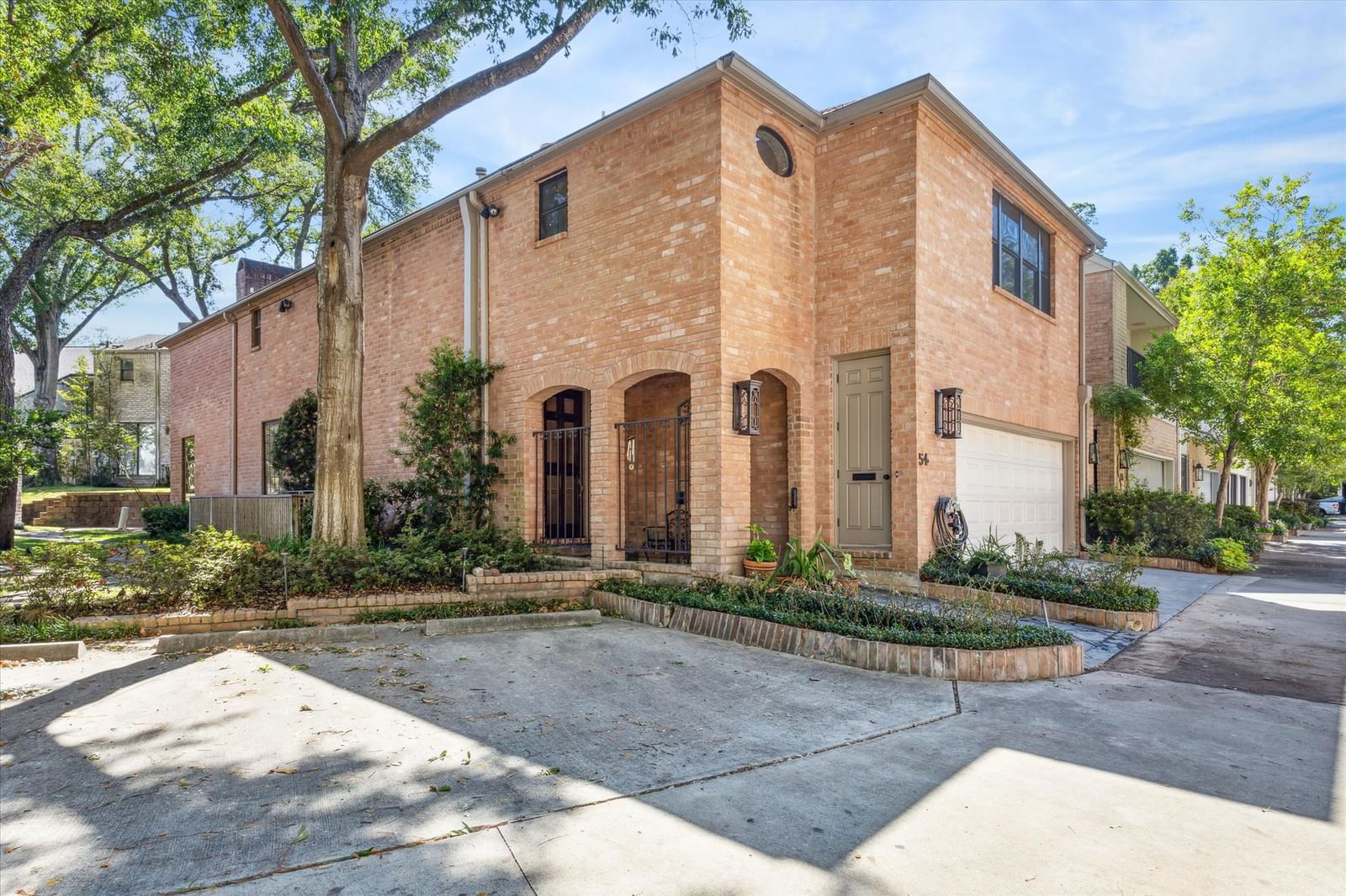 Real estate property located at 10 Briar Hollow #54, Harris, Raintree Place, Houston, TX, US