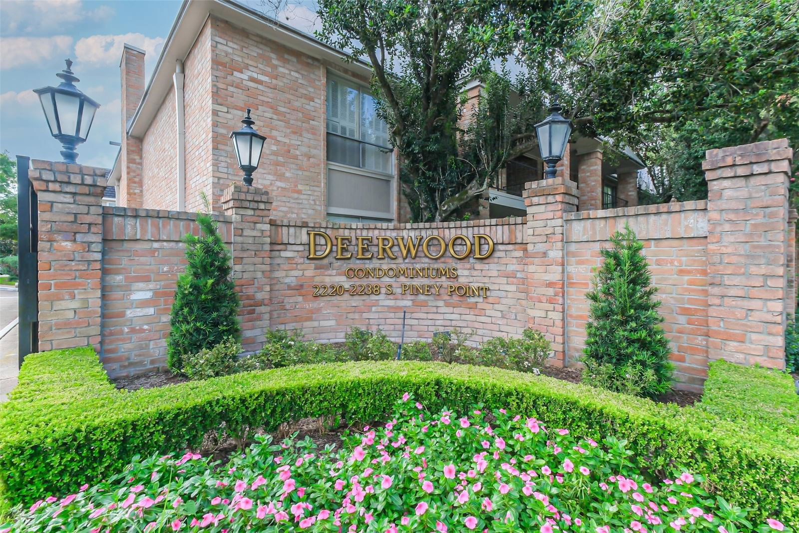 Real estate property located at 2230 Piney Point #113, Harris, Deerwood Gardens Condo, Houston, TX, US